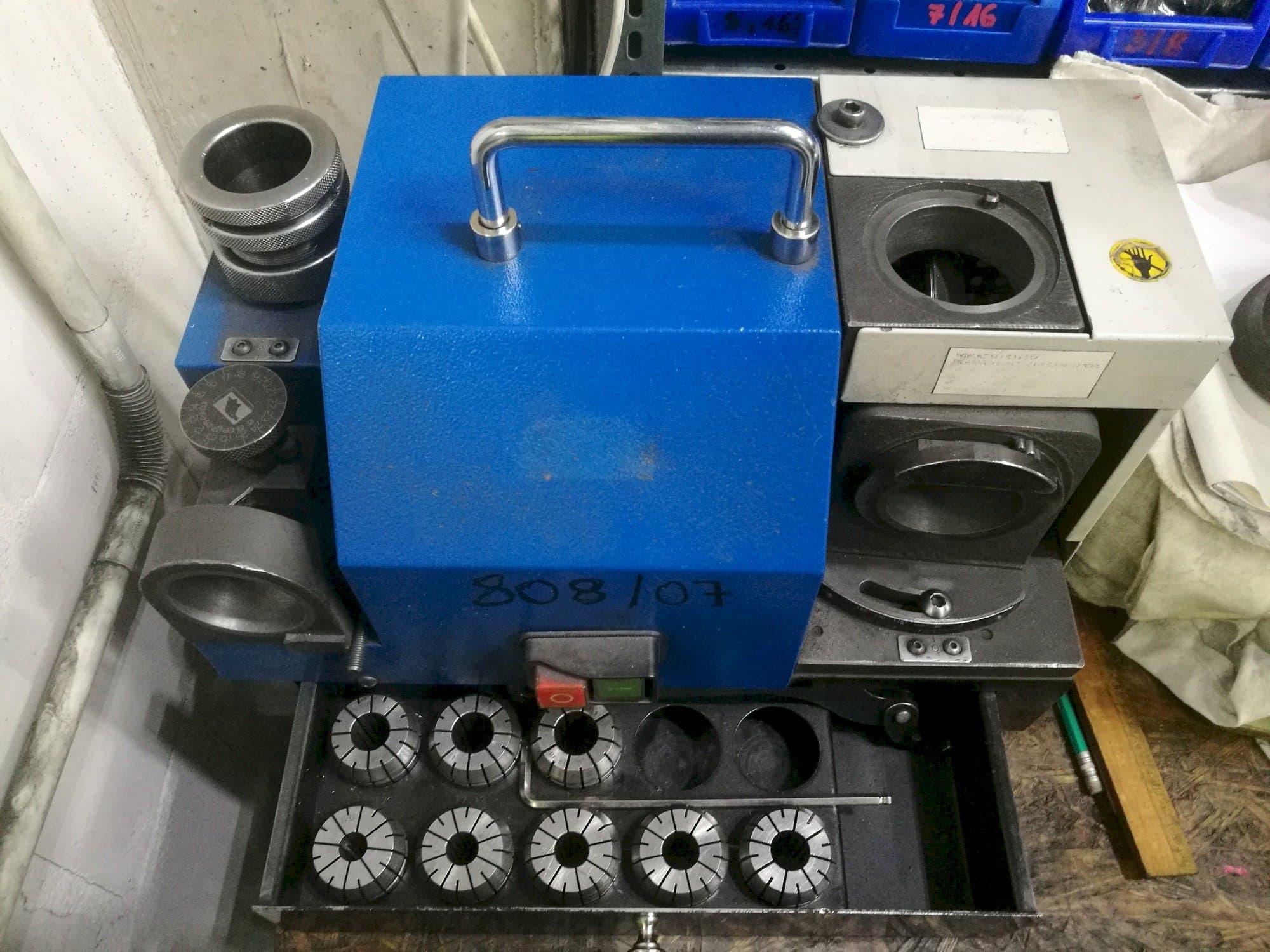 A PAX 30  gép elölnézete