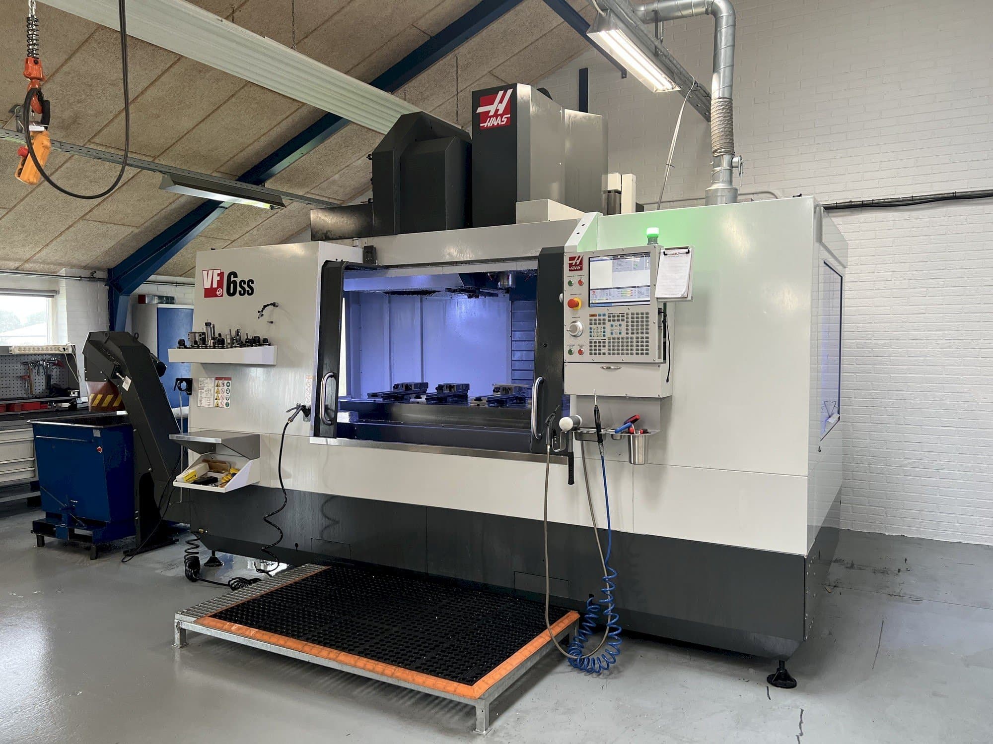 A HAAS VF6-SS  gép elölnézete