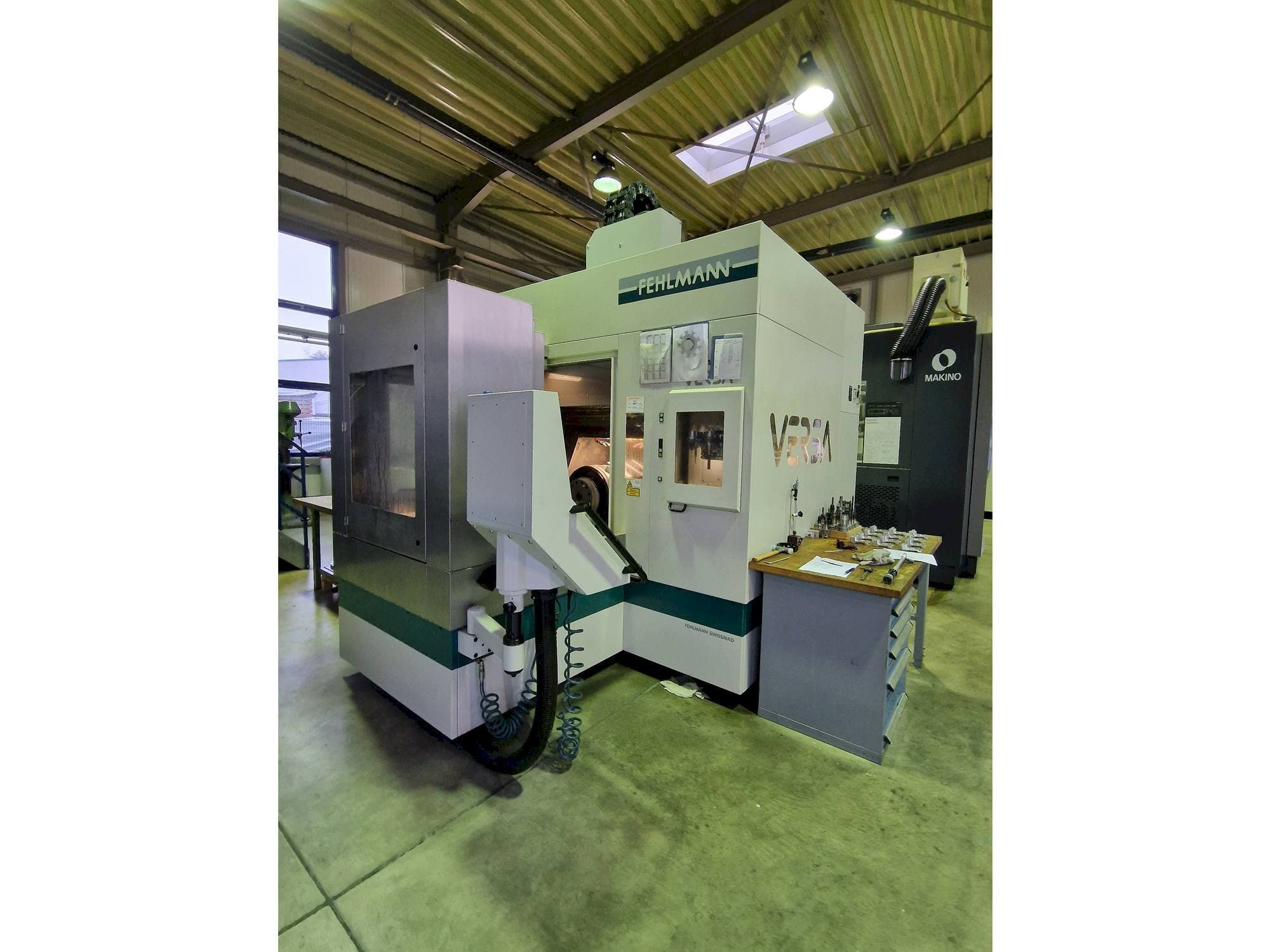 A FEHLMANN Versa P825  gép elölnézete