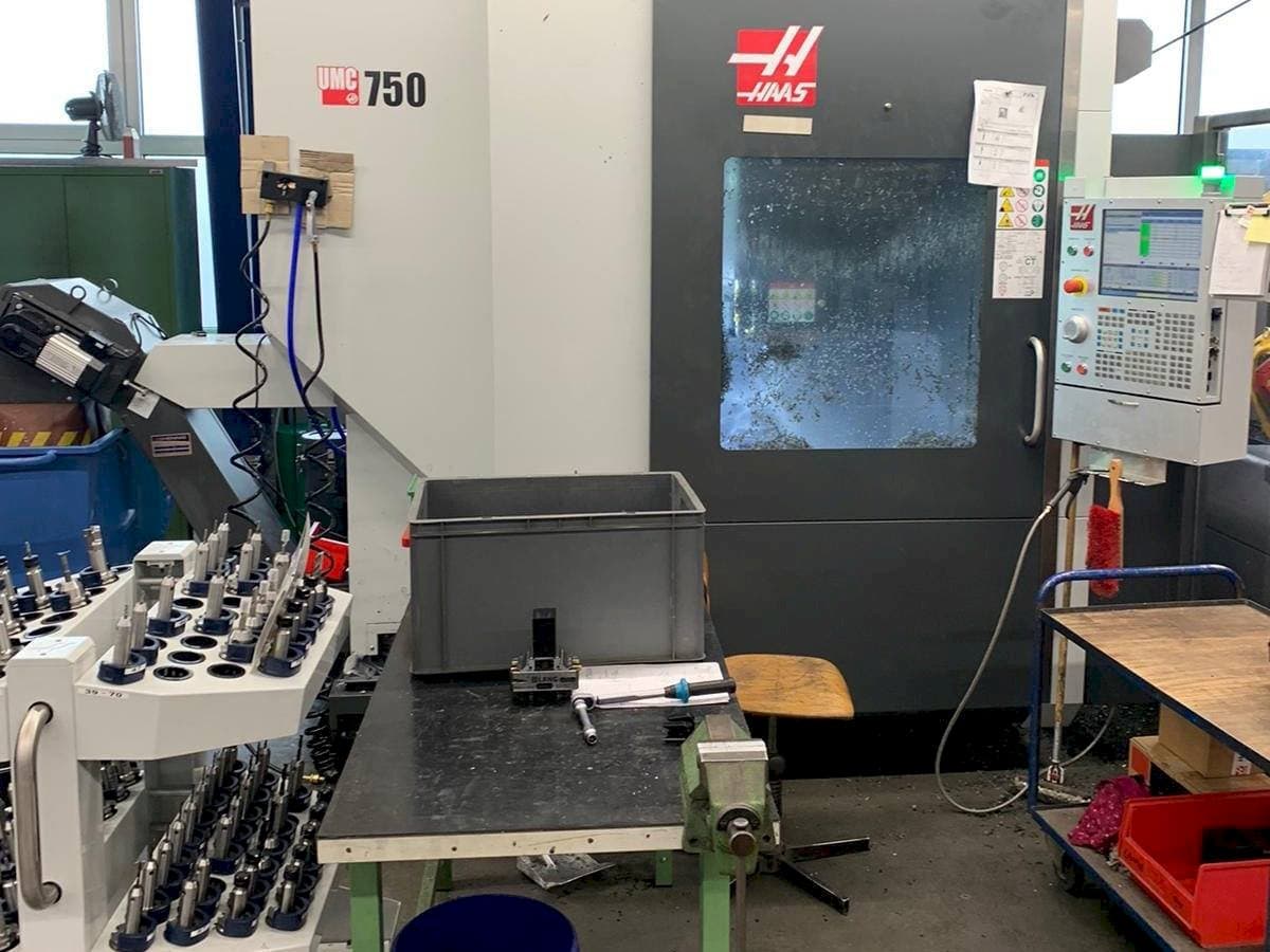 A HAAS UMC - 750  gép elölnézete