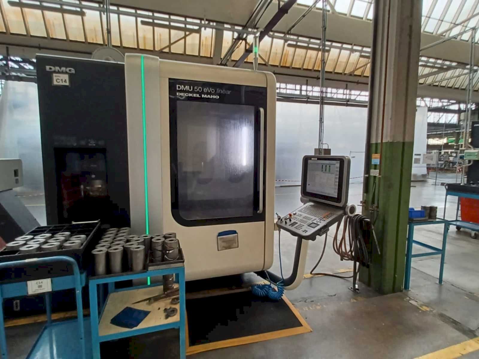 A DMG DMU 50 evo linear  gép elölnézete