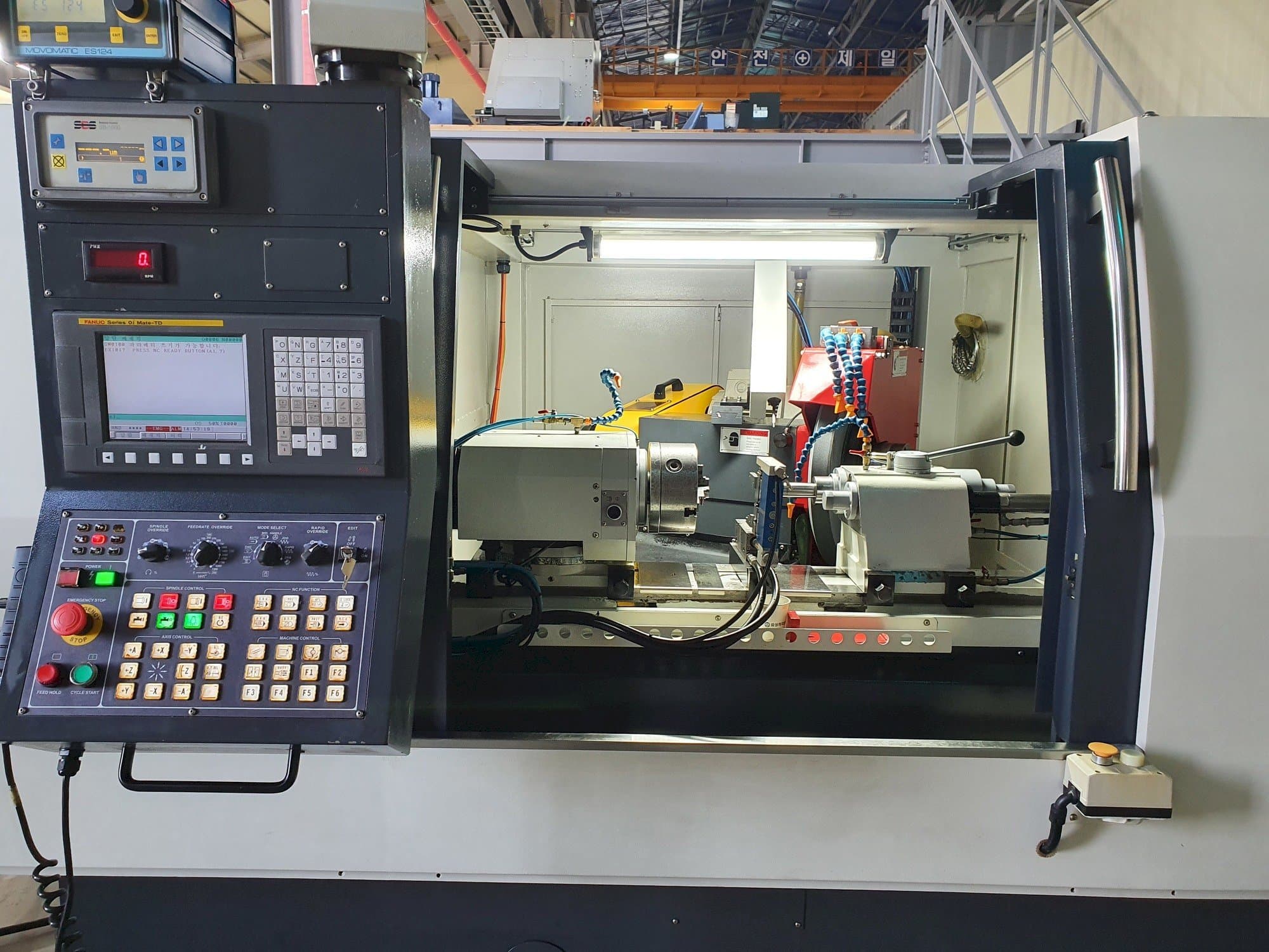 A e-tech EGA-3250CNC  gép elölnézete