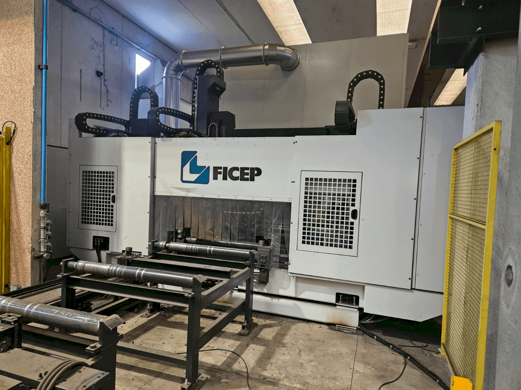 A FICEP VALIANT 1004 VLFRC  gép elölnézete