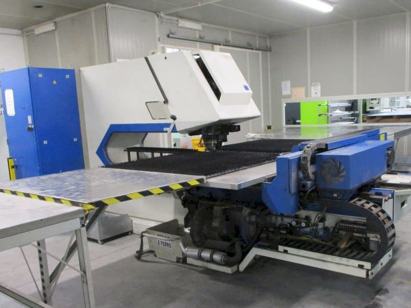 A Trumpf Trumatic 2000R  gép elölnézete