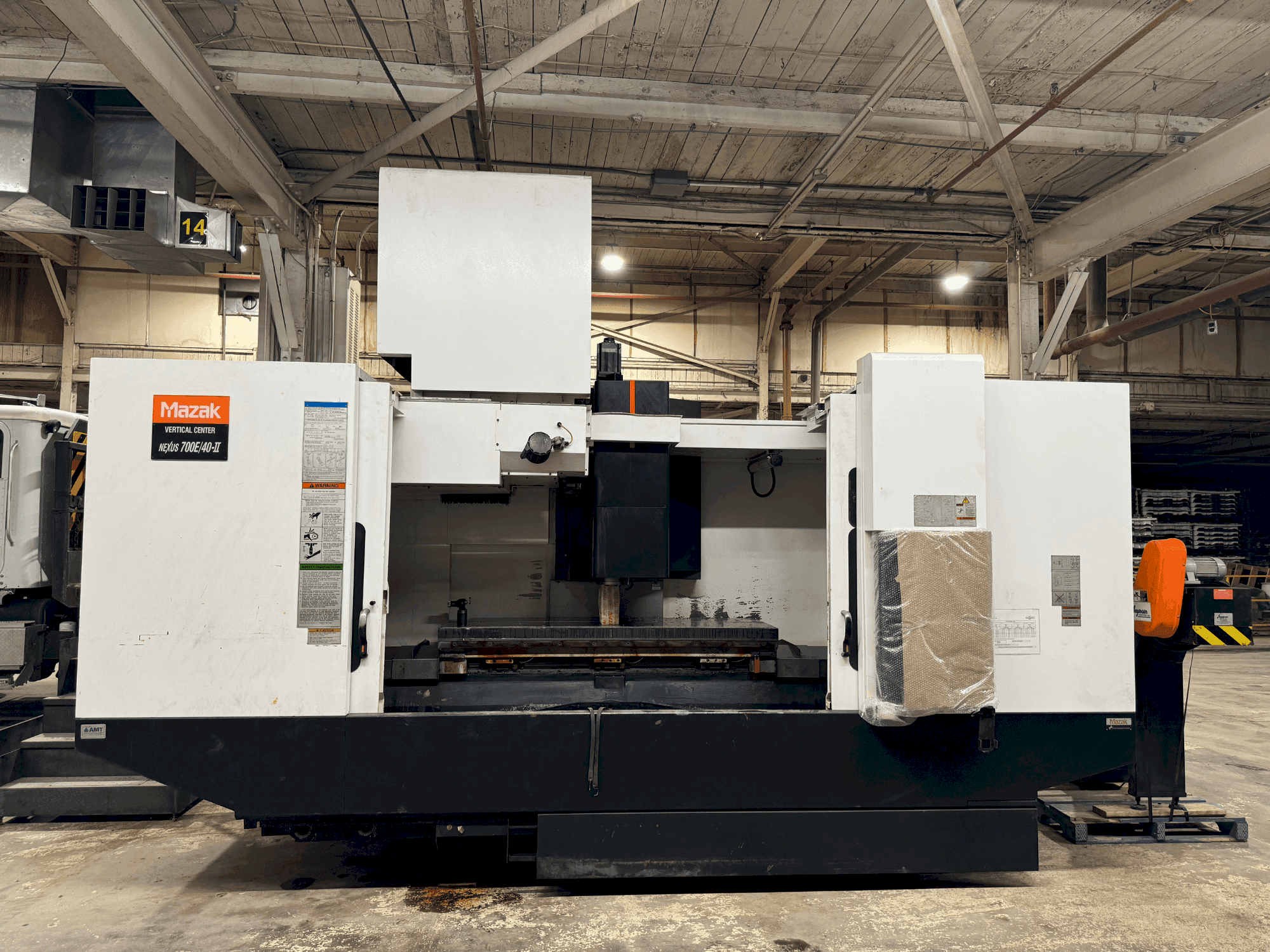 A Mazak VCN 700E/40-II  gép elölnézete