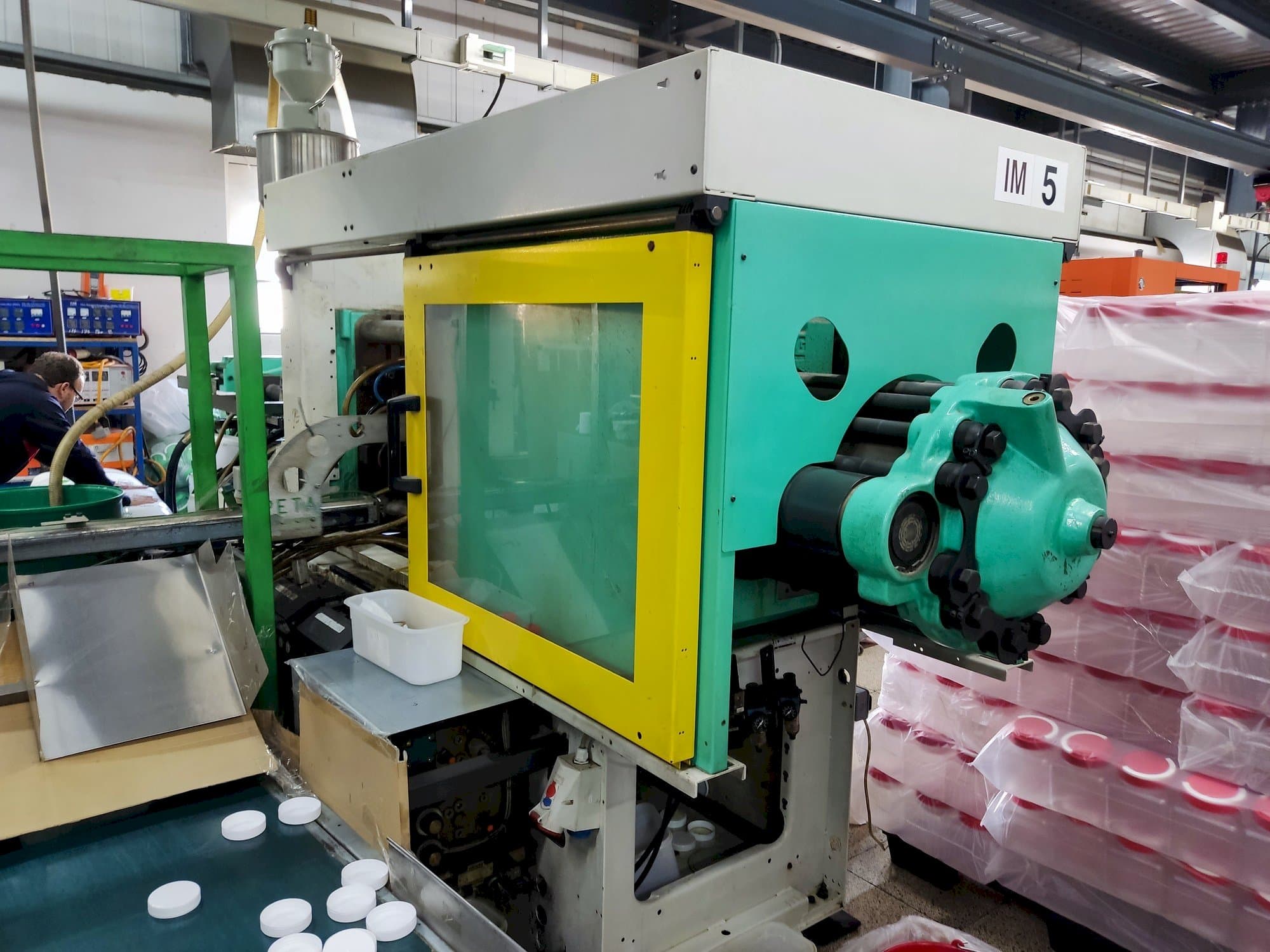 A Arburg 470C 1500-675  gép elölnézete