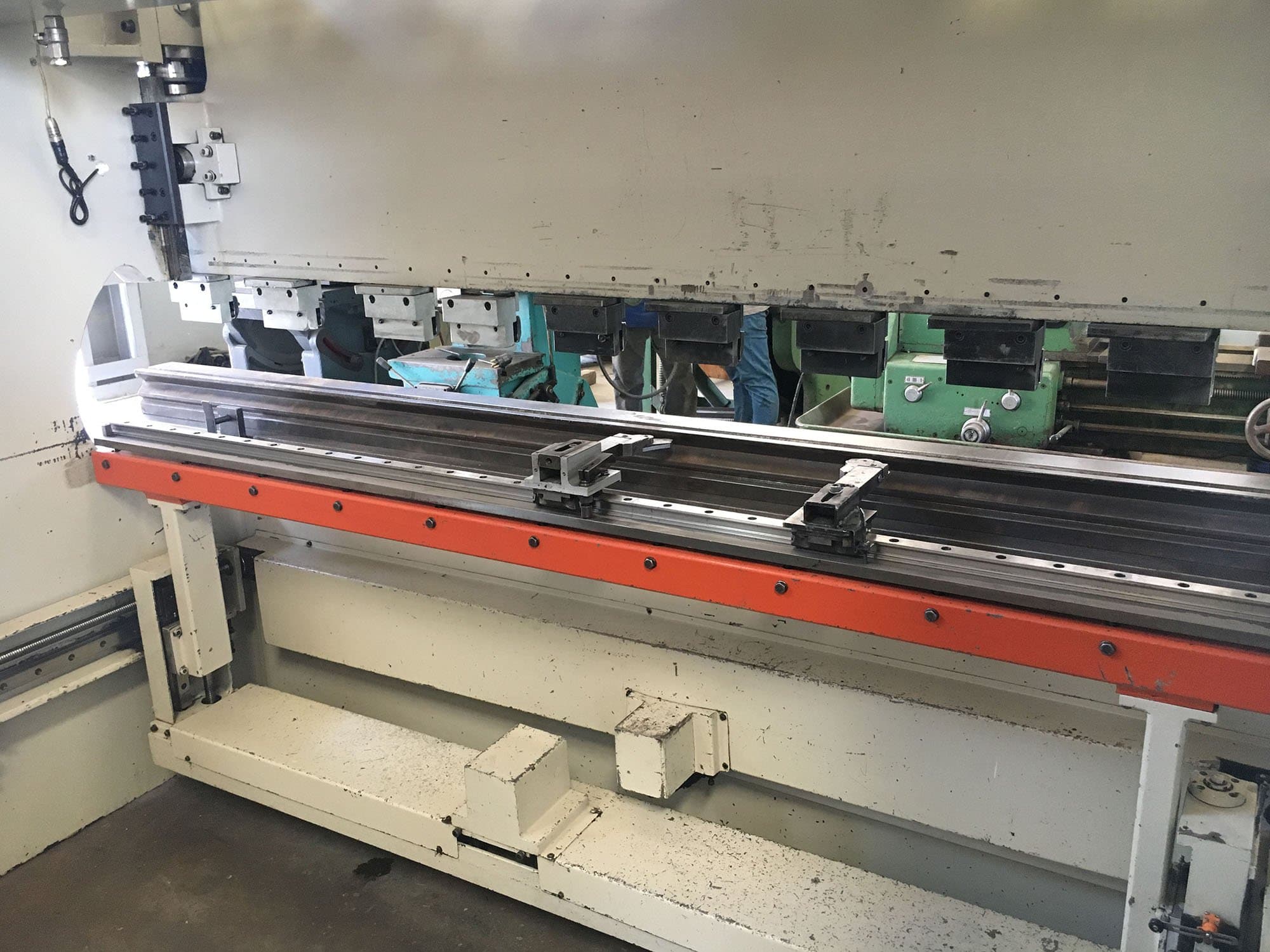 A ERMAKSAN CNC HAP 3100x80  gép munkatere