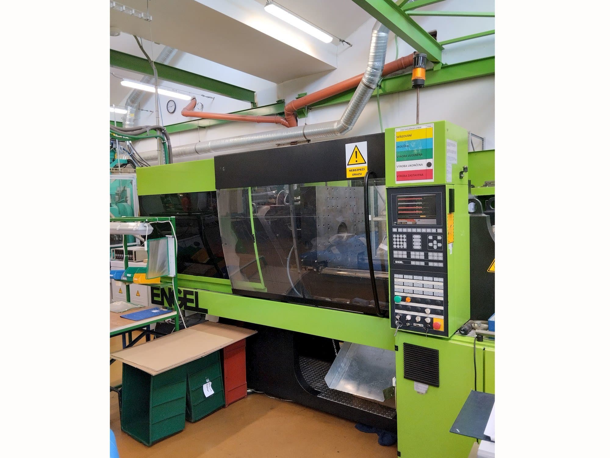 A Engel Victory 750/150 Tech  gép elölnézete