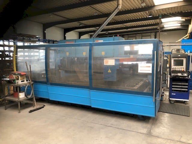 A Prima Industrie Platino 1530  gép elölnézete