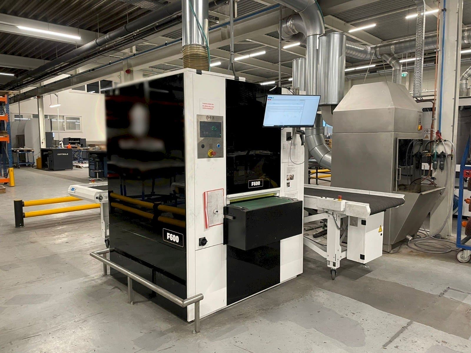 A Q-FIN F600  gép elölnézete