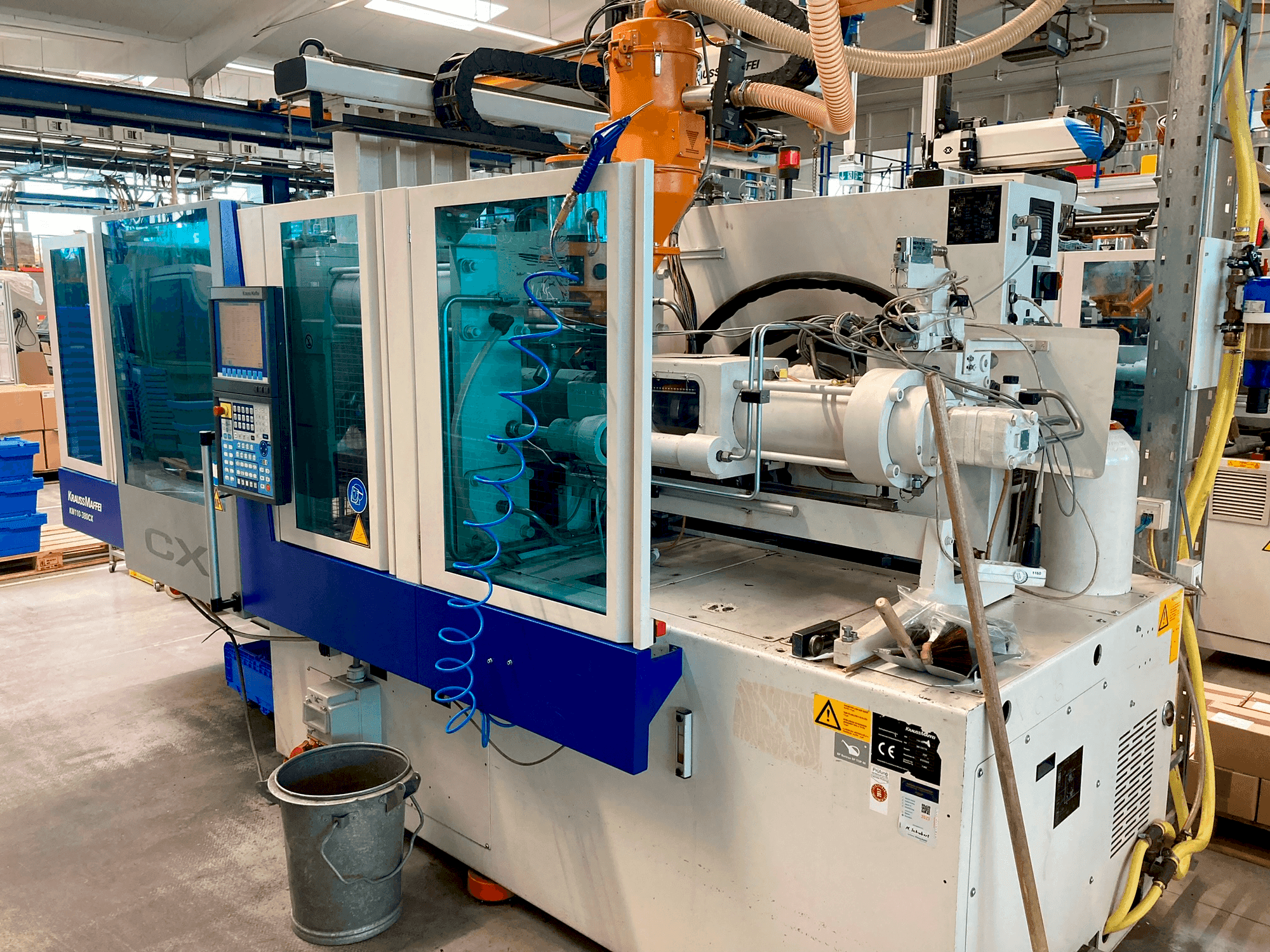 A Krauss Maffei 110–380 CX  gép elölnézete