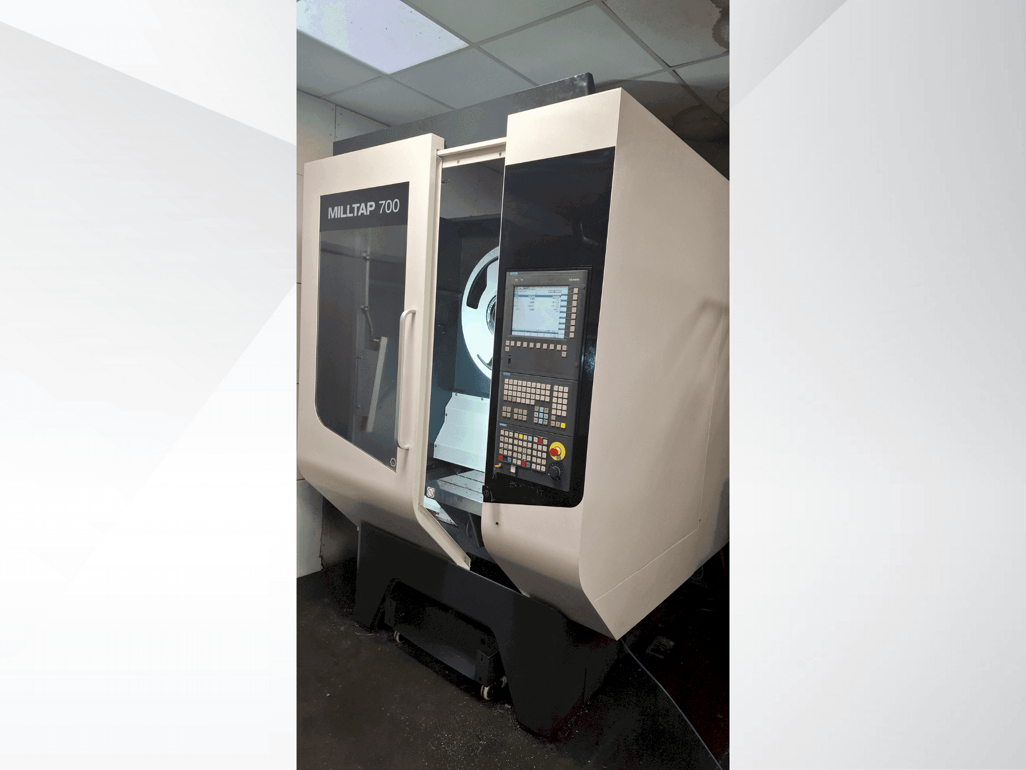 A DMG MORI MILLTAP 700  gép elölnézete