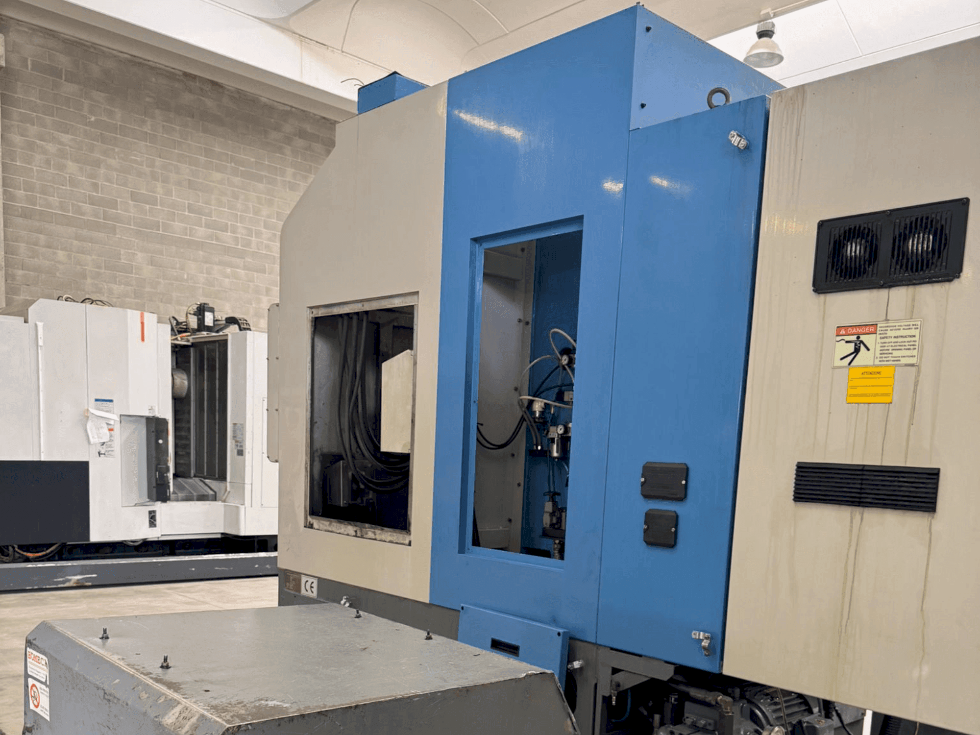 A HYUNDAI KIA Hyundai HiT V5R  gép elölnézete