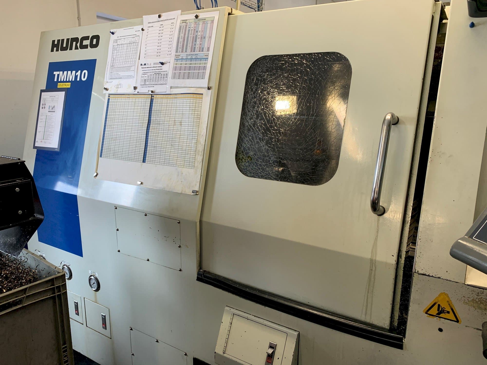 A Hurco TMM 10  gép elölnézete