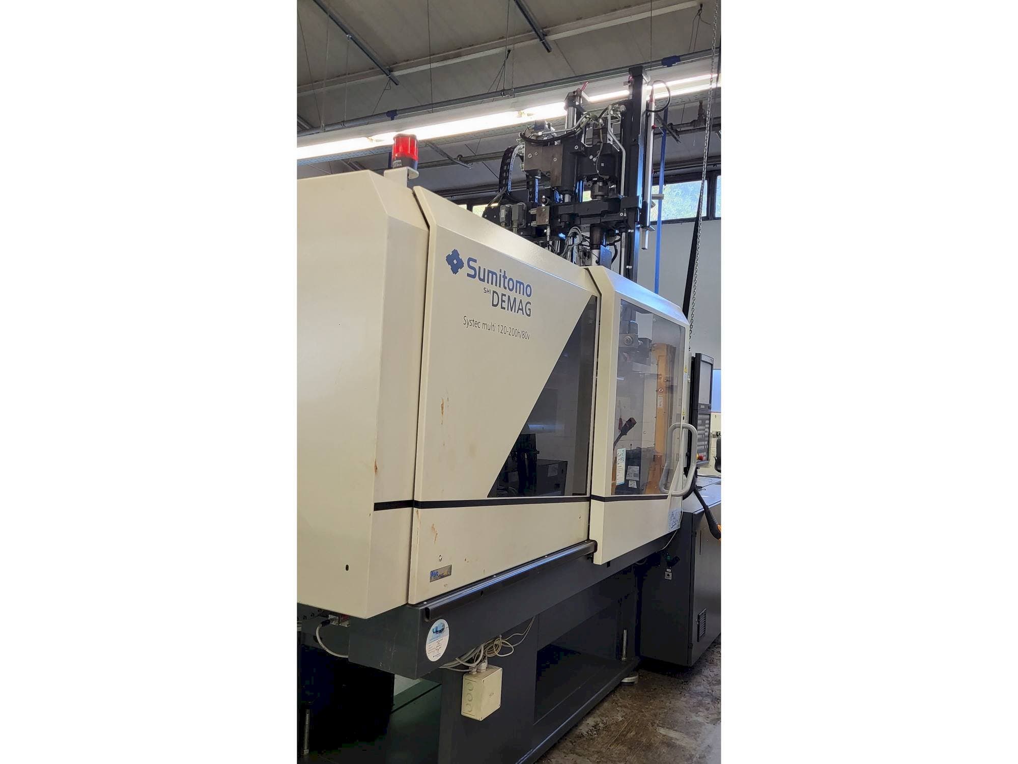 A Sumitomo SHI DEMAG Systec Multi 120/470-200h/80V  gép oldalnézete