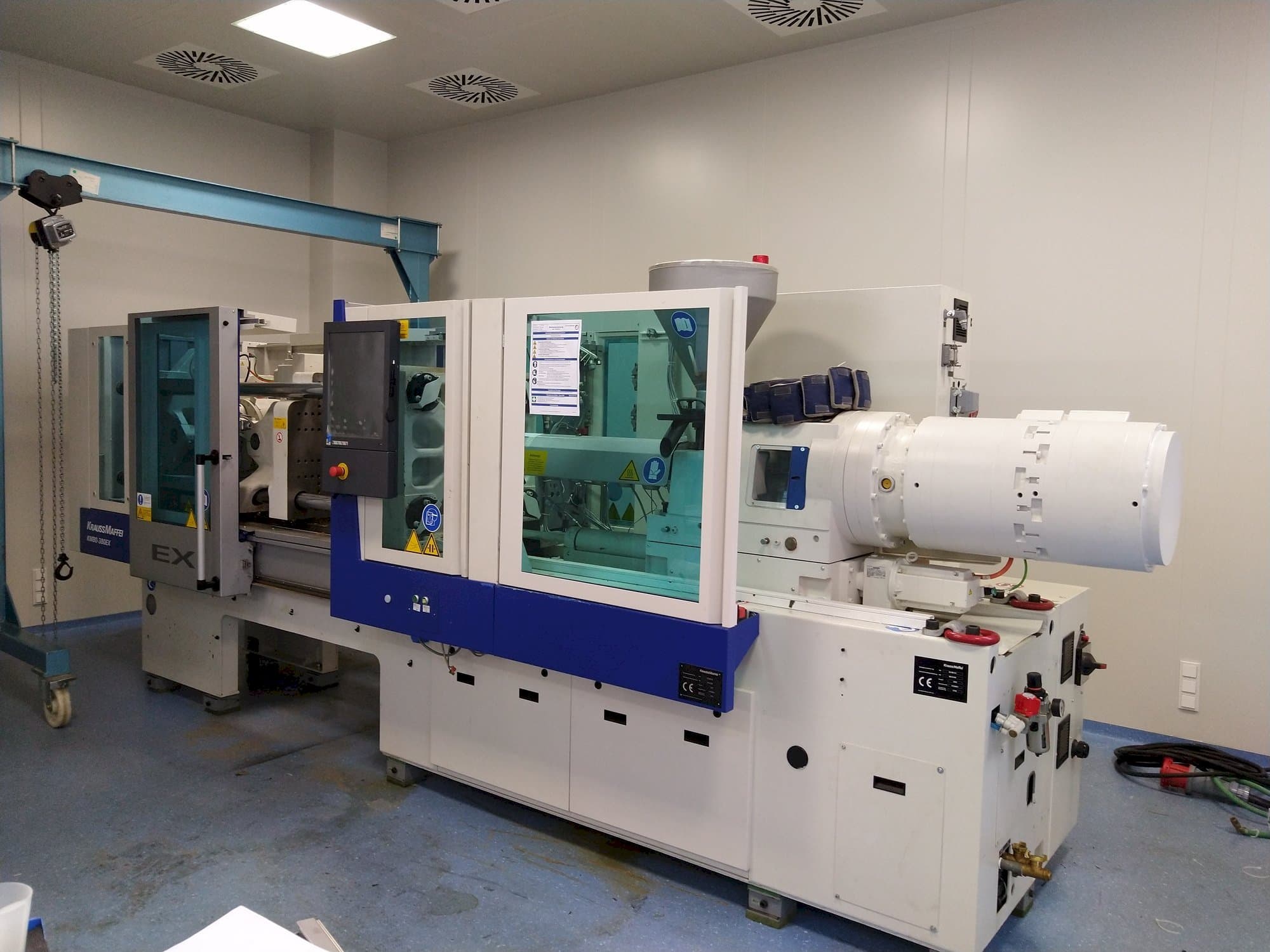 A Krauss Maffei 80-380 EX  gép elölnézete