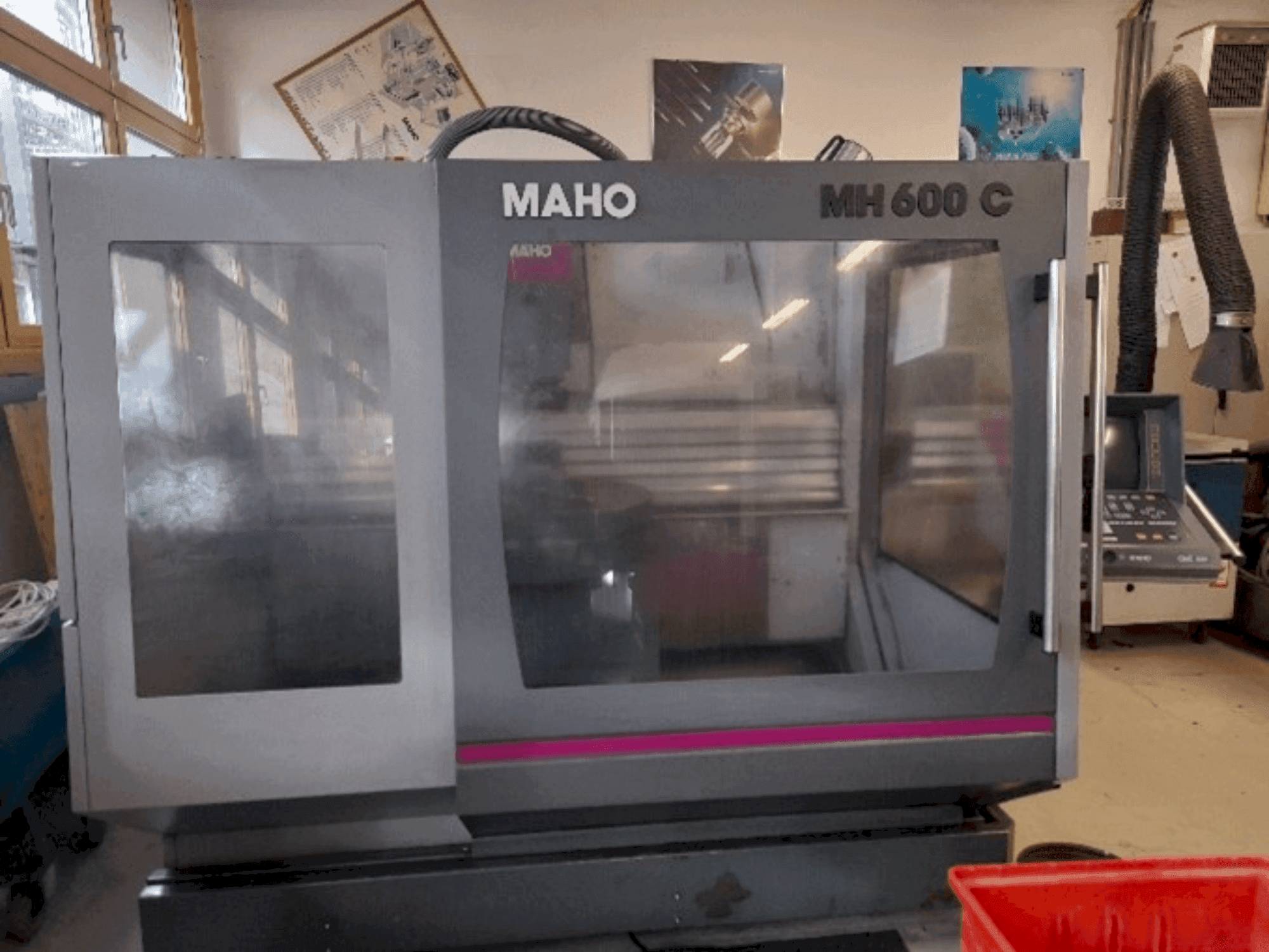 A MAHO MH 600 C  gép elölnézete