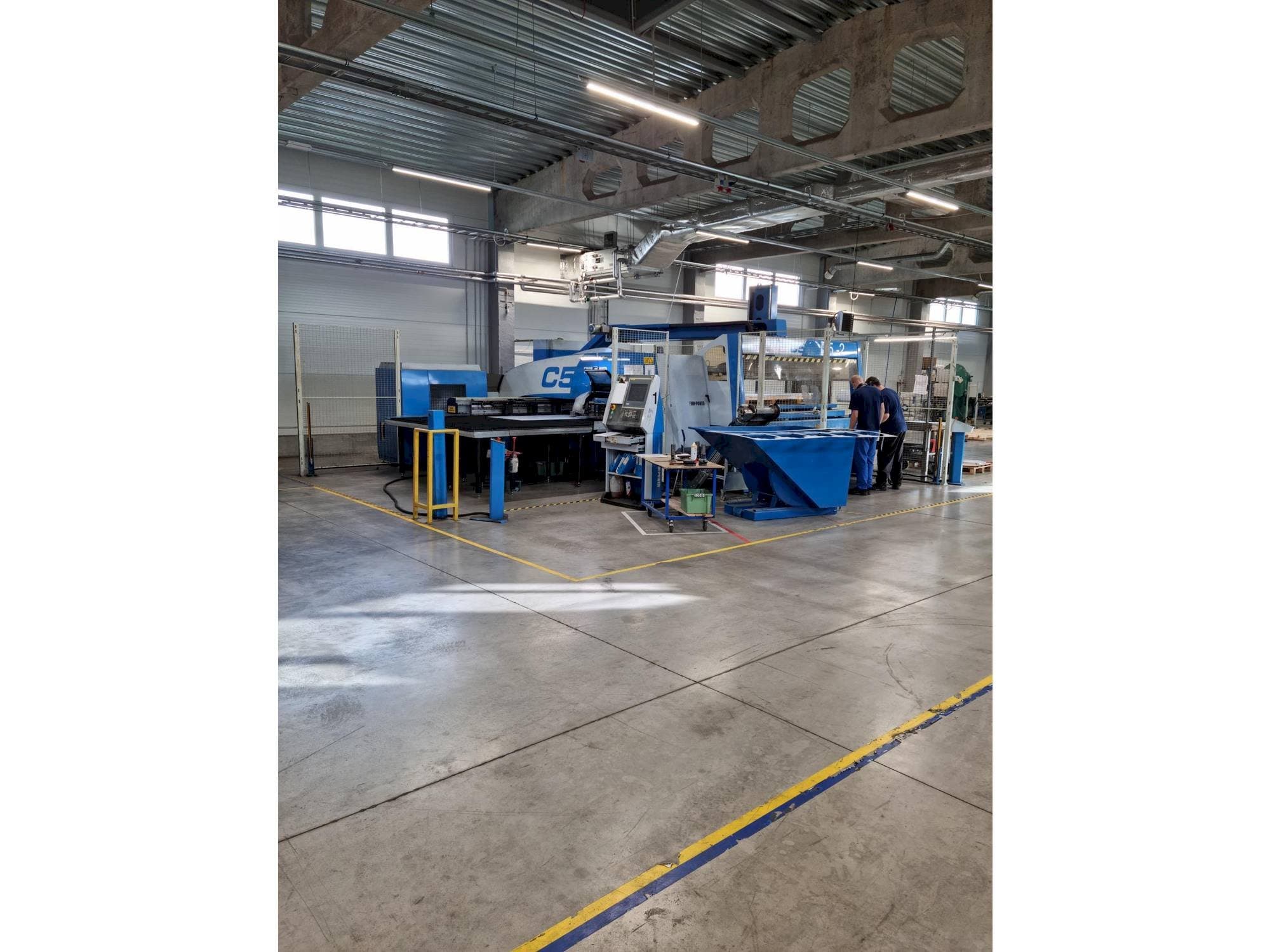 A Finn-Power C5 + Compact Express  gép oldalnézete