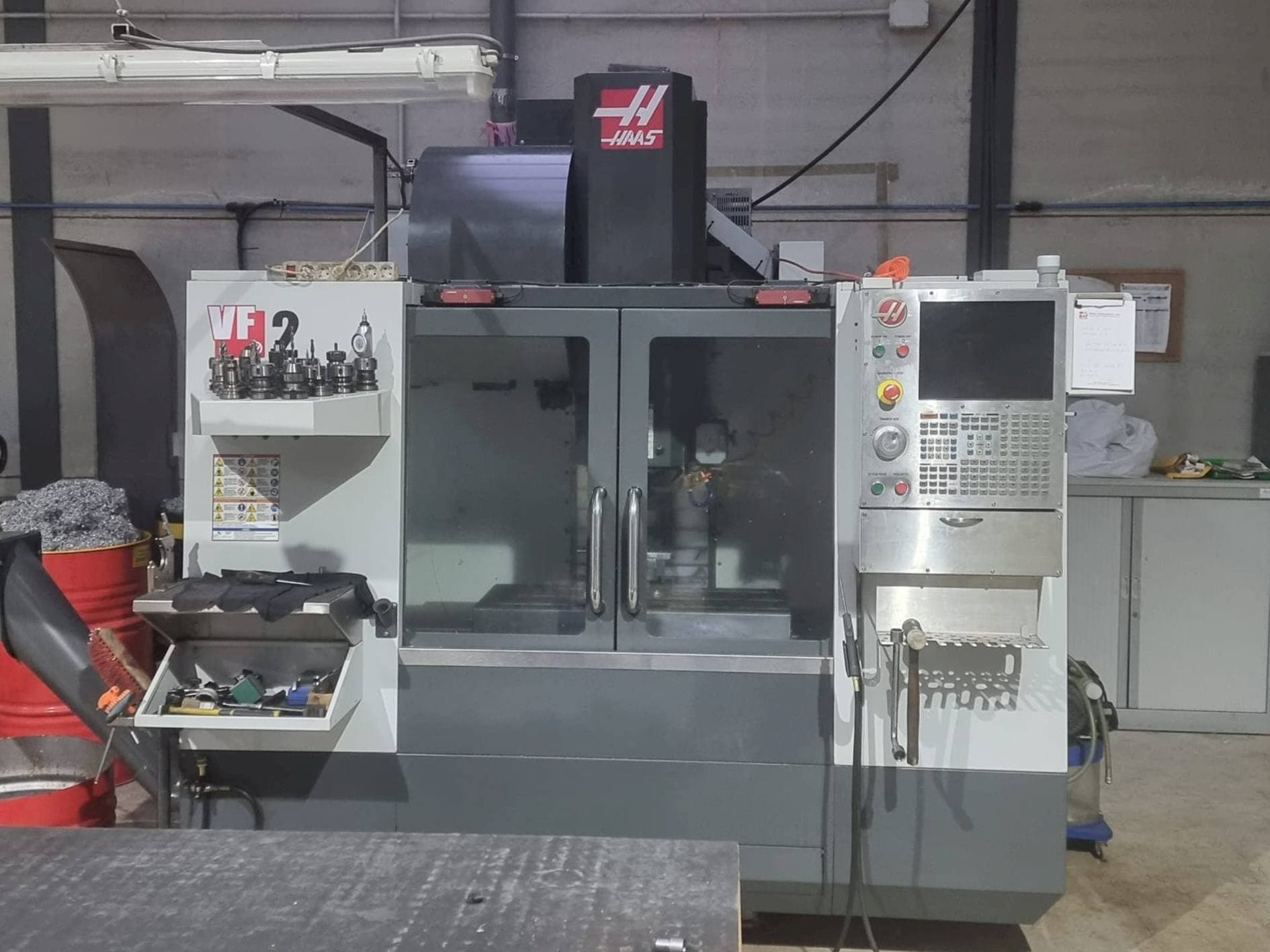 A HAAS VF-2  gép elölnézete