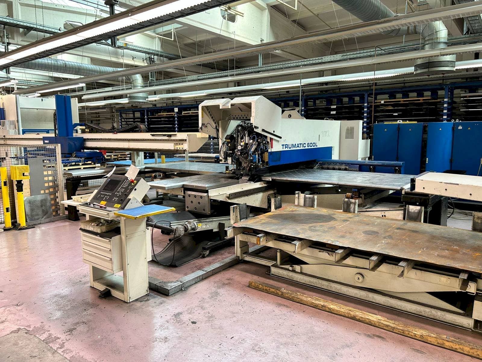 A Trumpf TruMatic 600L  gép elölnézete
