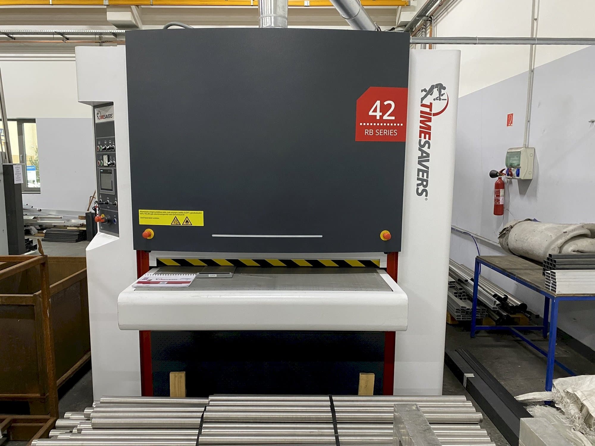 A TIMESAVERS 42-SERIE-1350-WRB  gép elölnézete