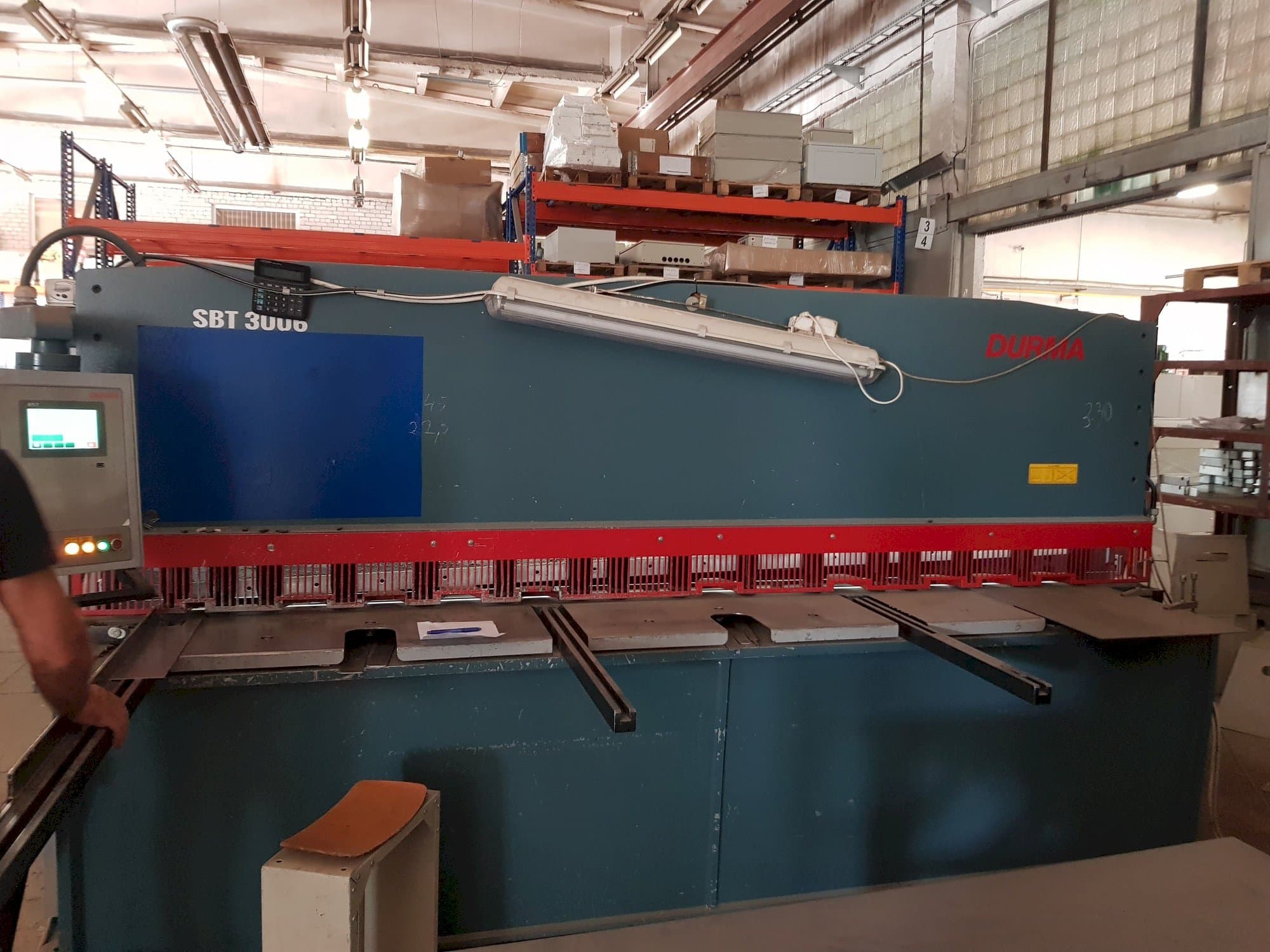 A Durma SBT 3006  gép elölnézete