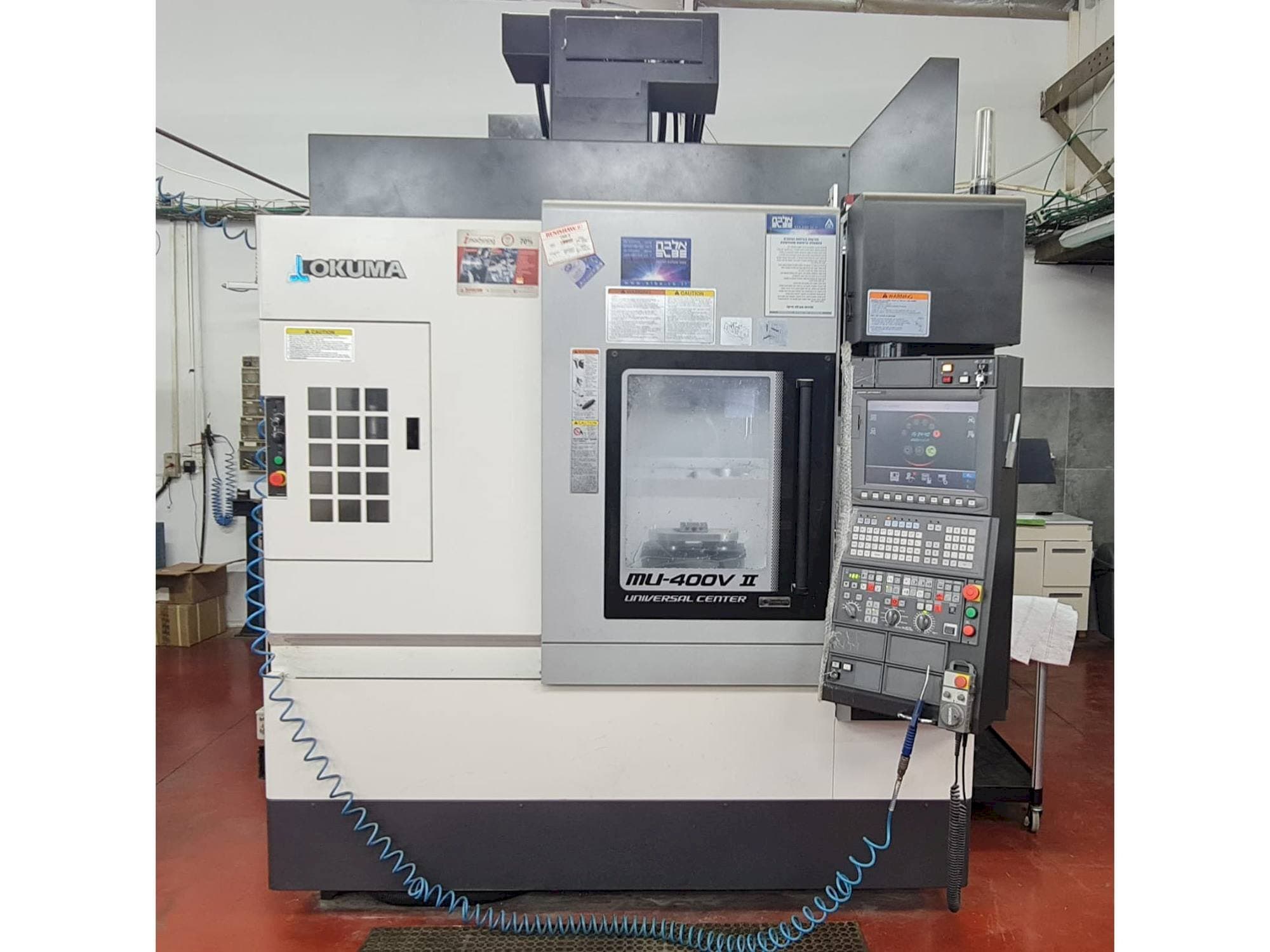 A Okuma MU-400V II  gép elölnézete
