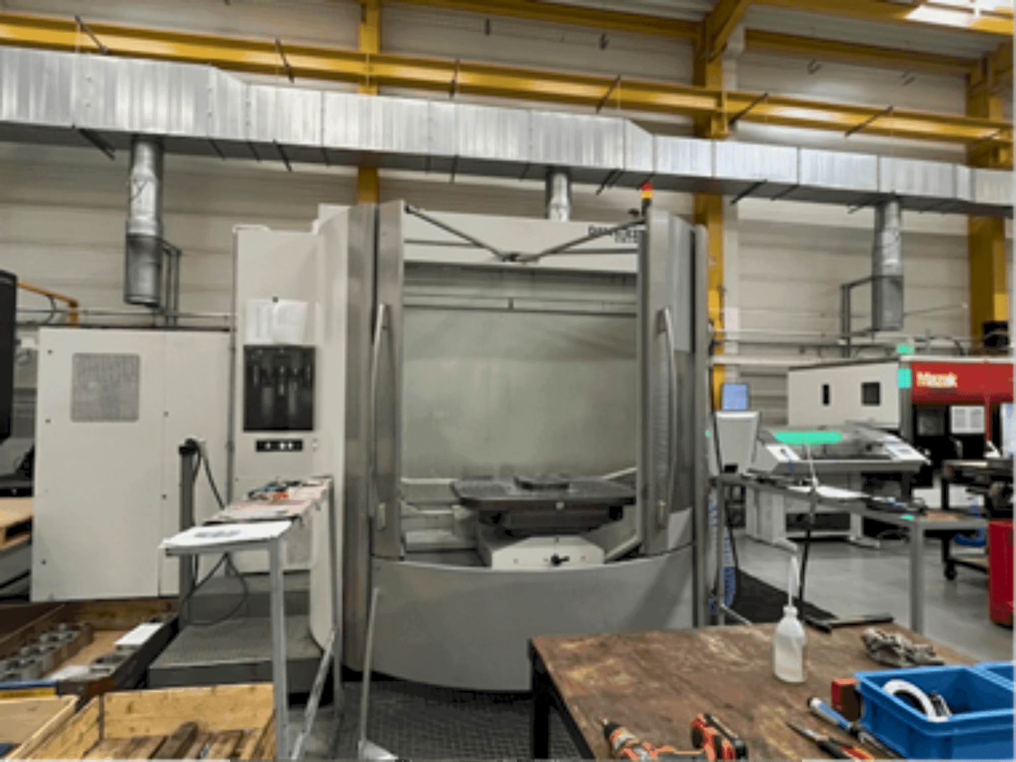 A DMG GILDEMEISTER DMC 125U  gép elölnézete