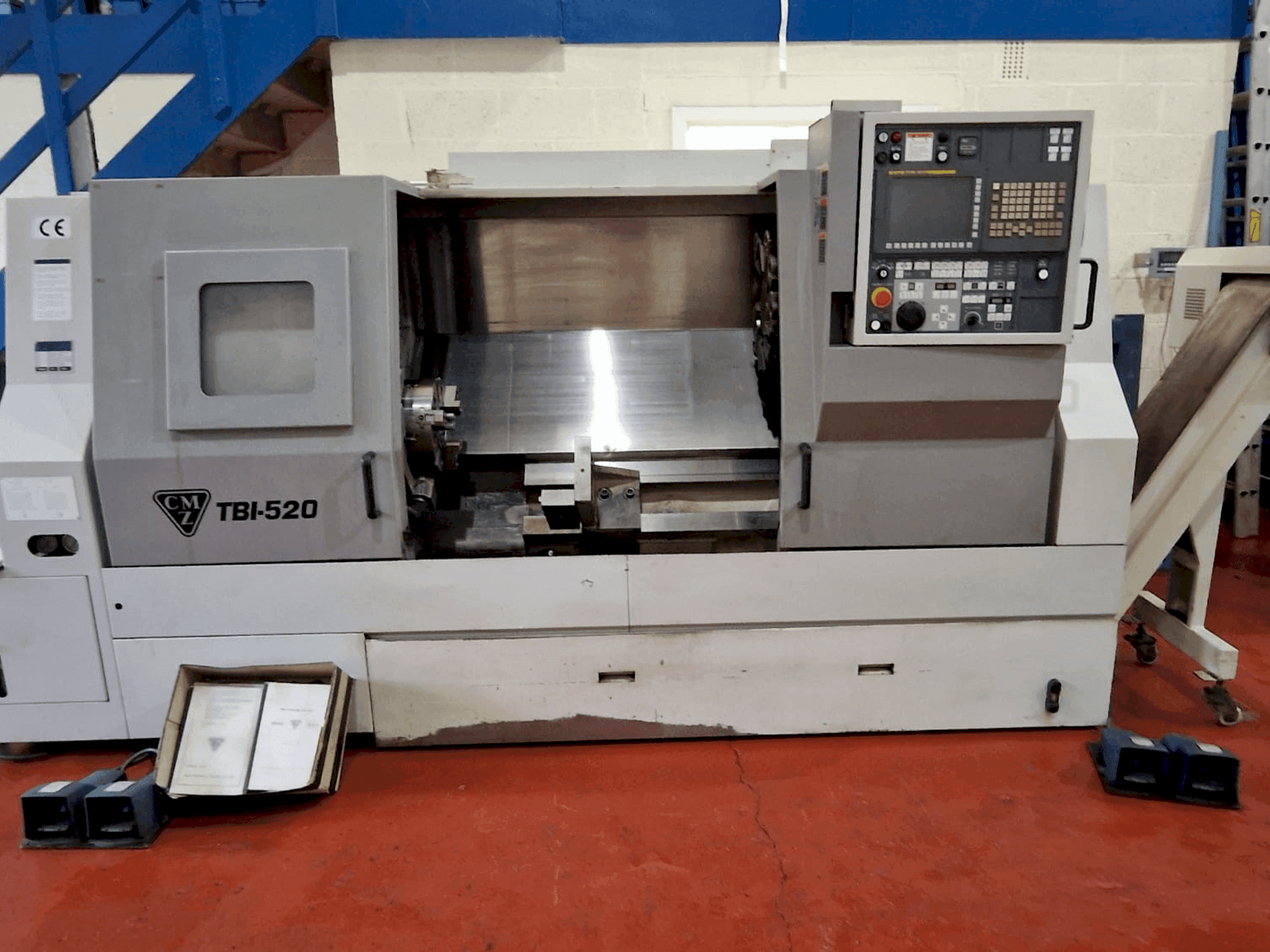 A CMZ TBI 520 CNC  gép elölnézete