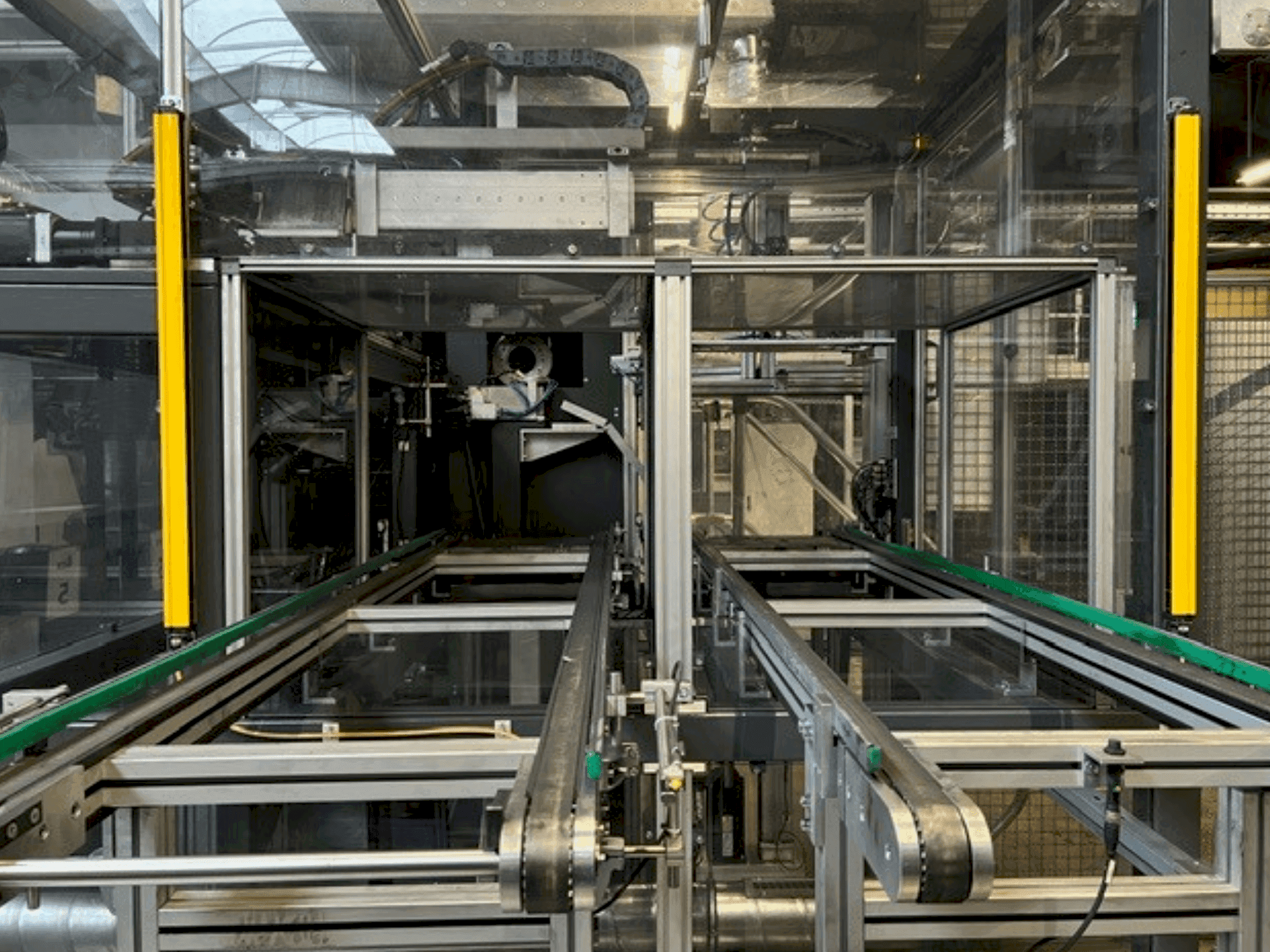 A KOMAGE S 50 4E CNC  gép elölnézete