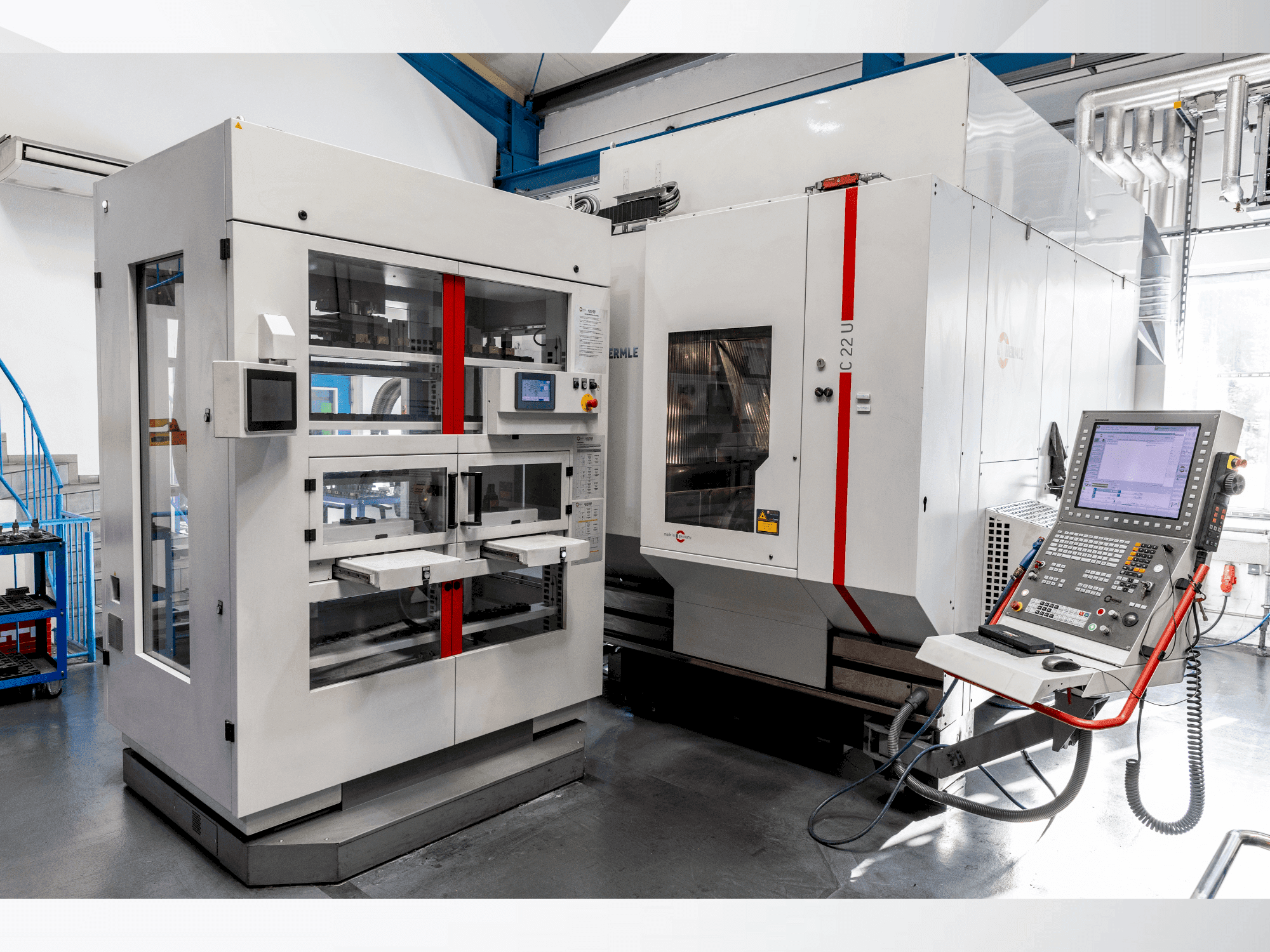 A HERMLE C22 with handling system IH30  gép elölnézete