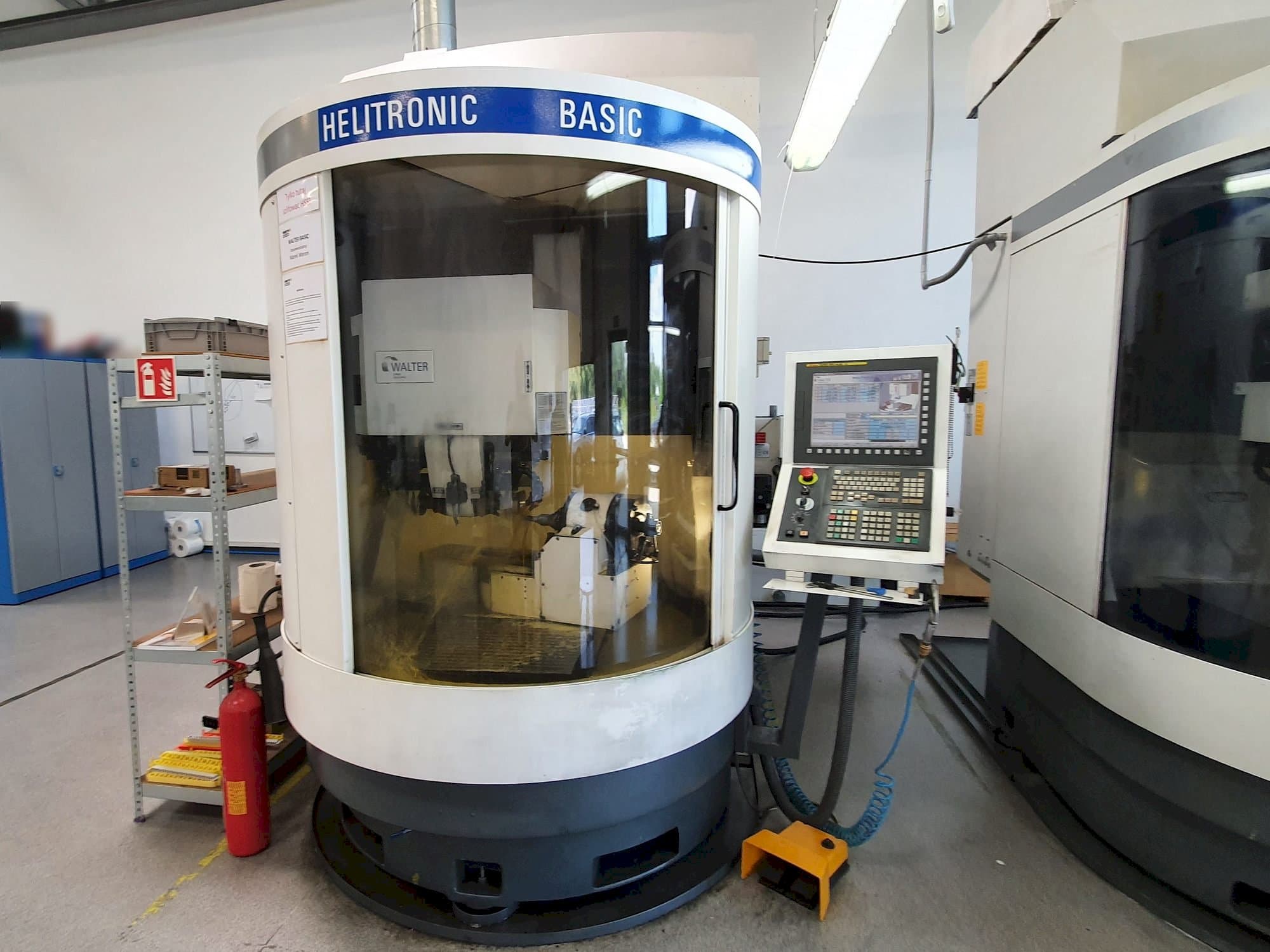 A Walter Helitronic BASIC-F  gép elölnézete