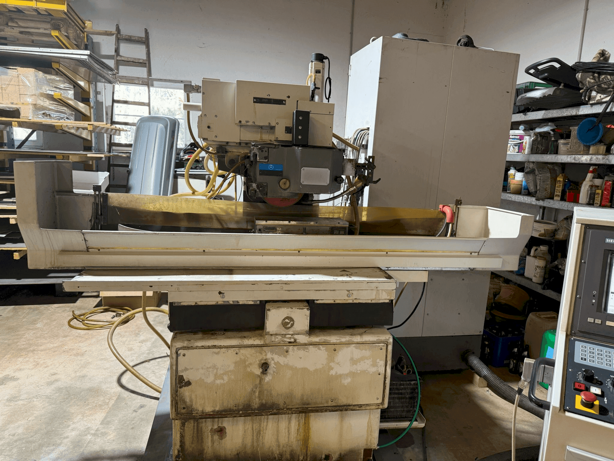 A JUNG J 525C  gép elölnézete