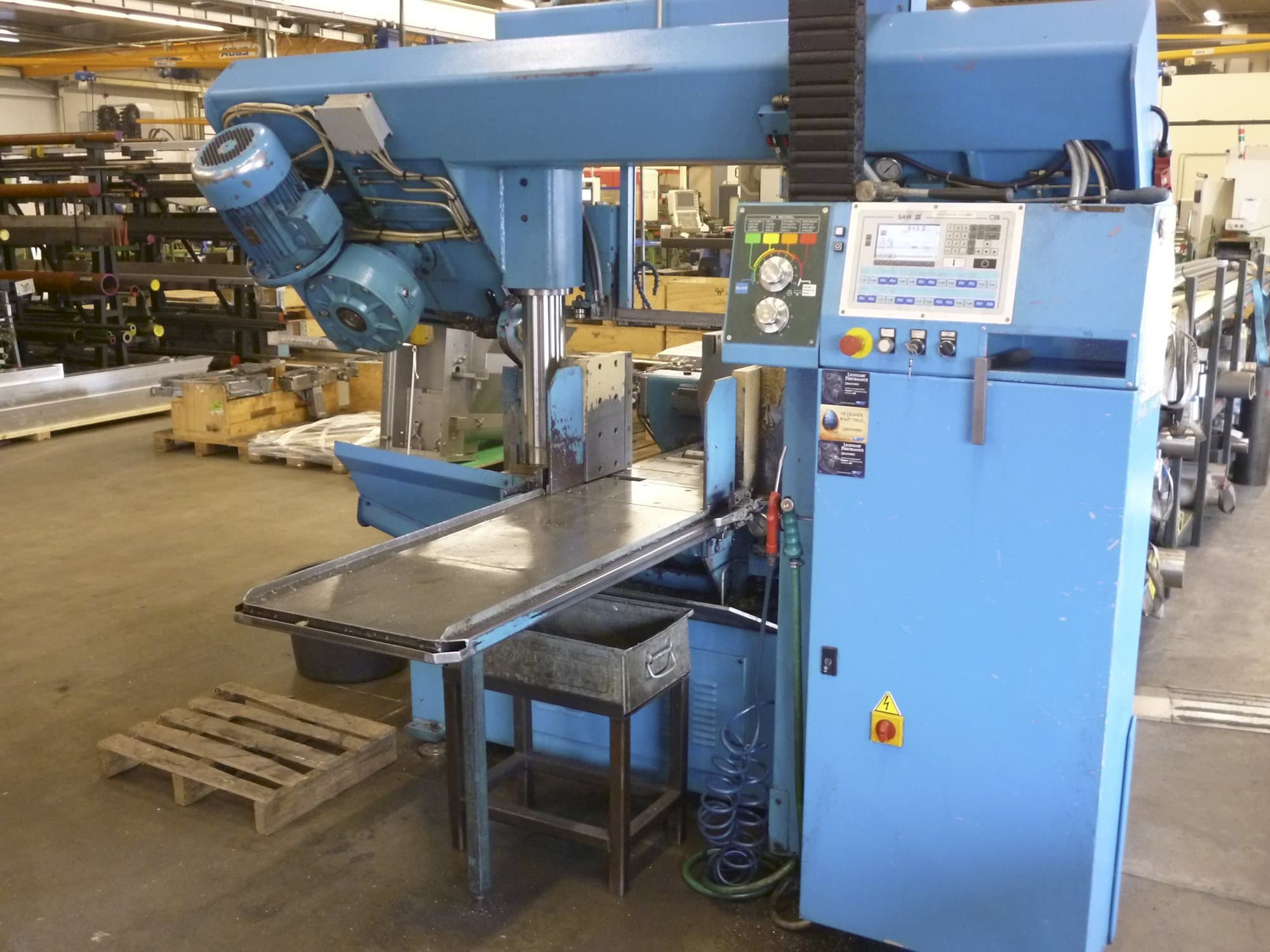 A DoALL 450 gép elölnézete