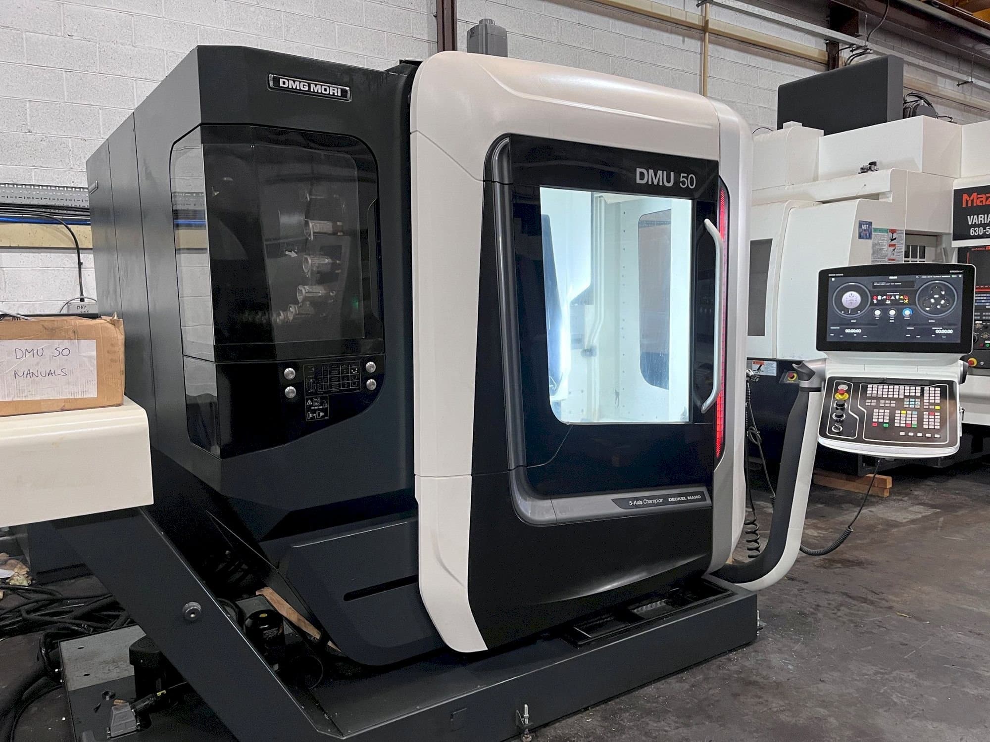 A DMG DMU 50  gép elölnézete