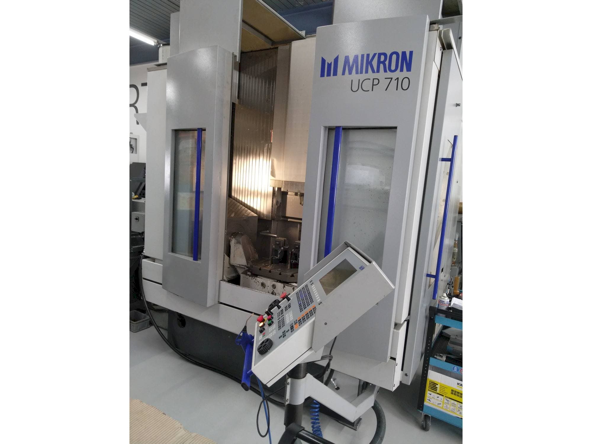 A MIKRON UCP 710  gép elölnézete