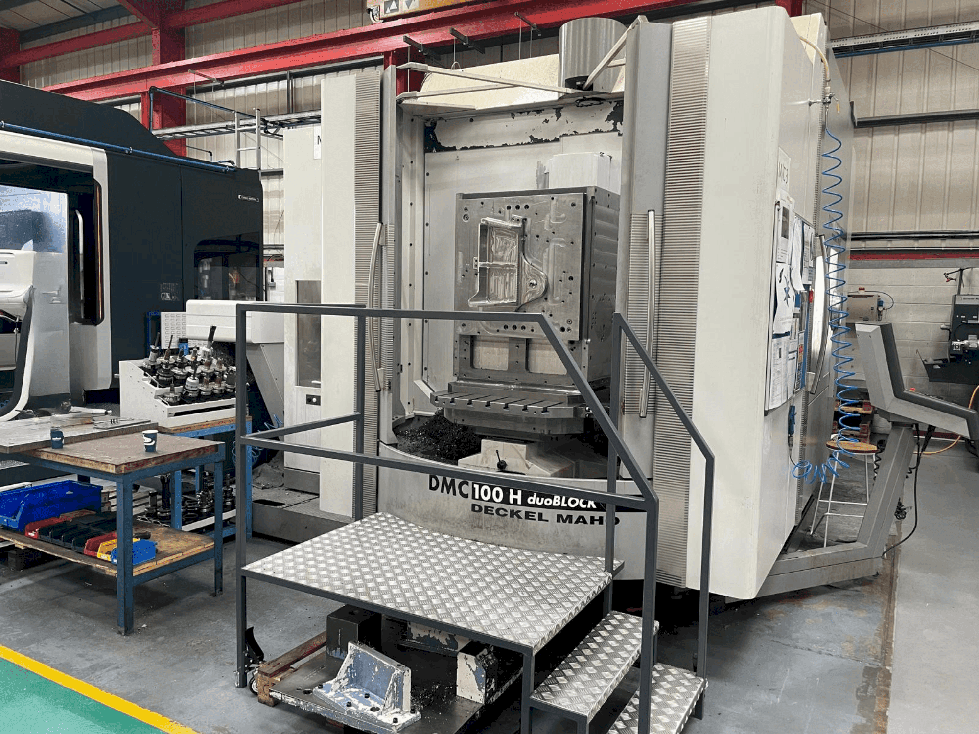 A DMG DECKEL MAHO DMC 100H duoBLOCK  gép elölnézete