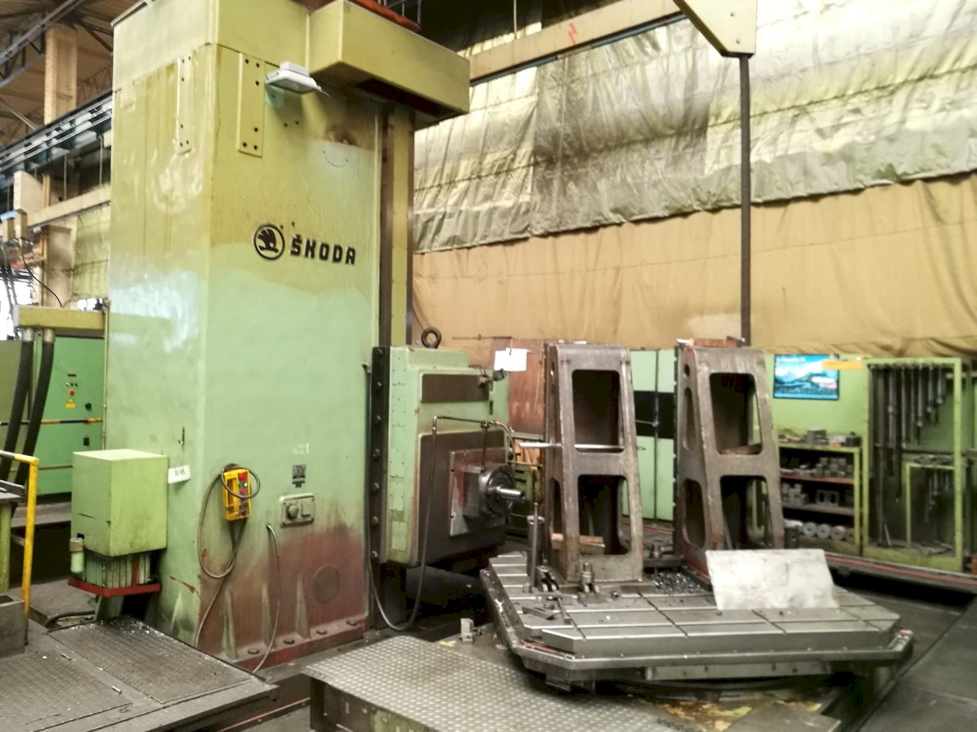 A SKODA WI 130  gép elölnézete