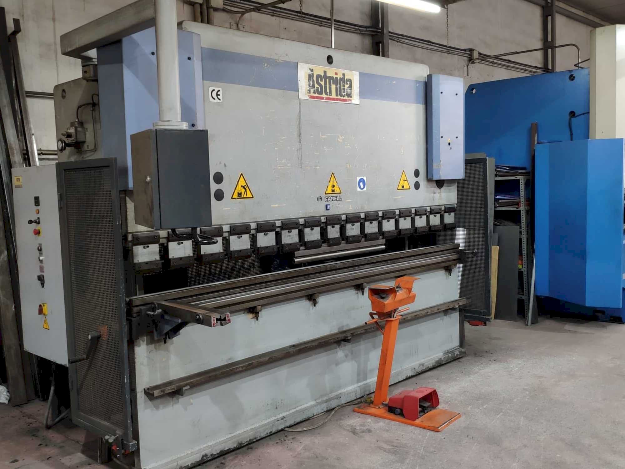 A Astrida APH 3106-120  gép elölnézete