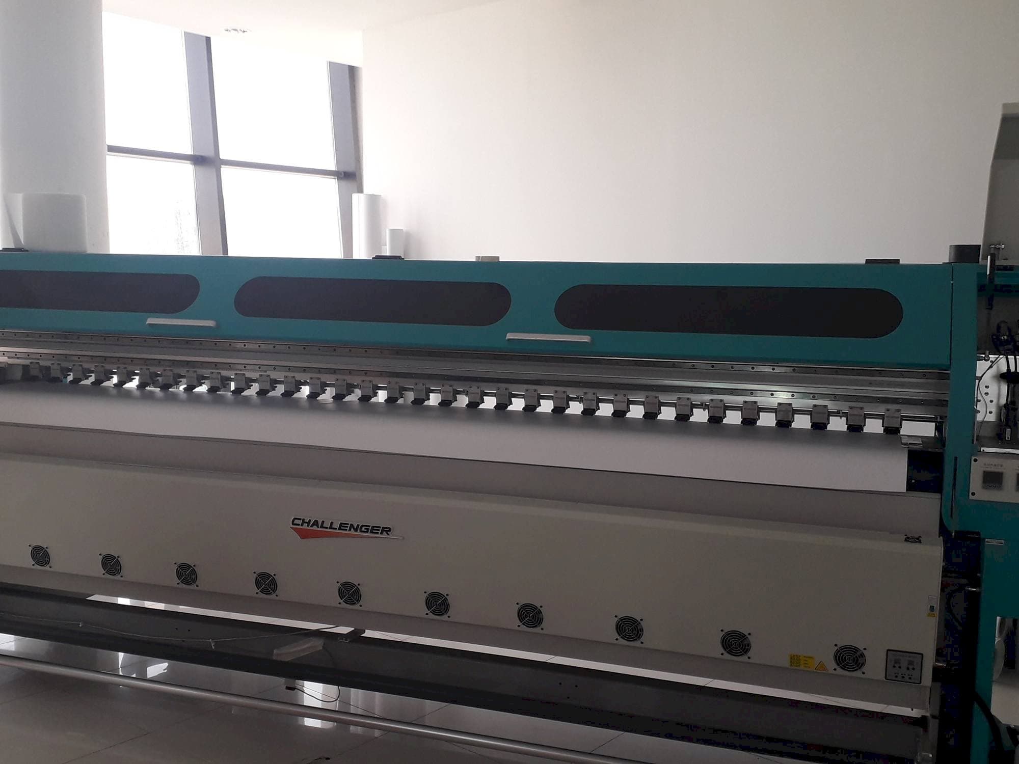 A Challenger FY-3200AT Plus-H4  gép elölnézete