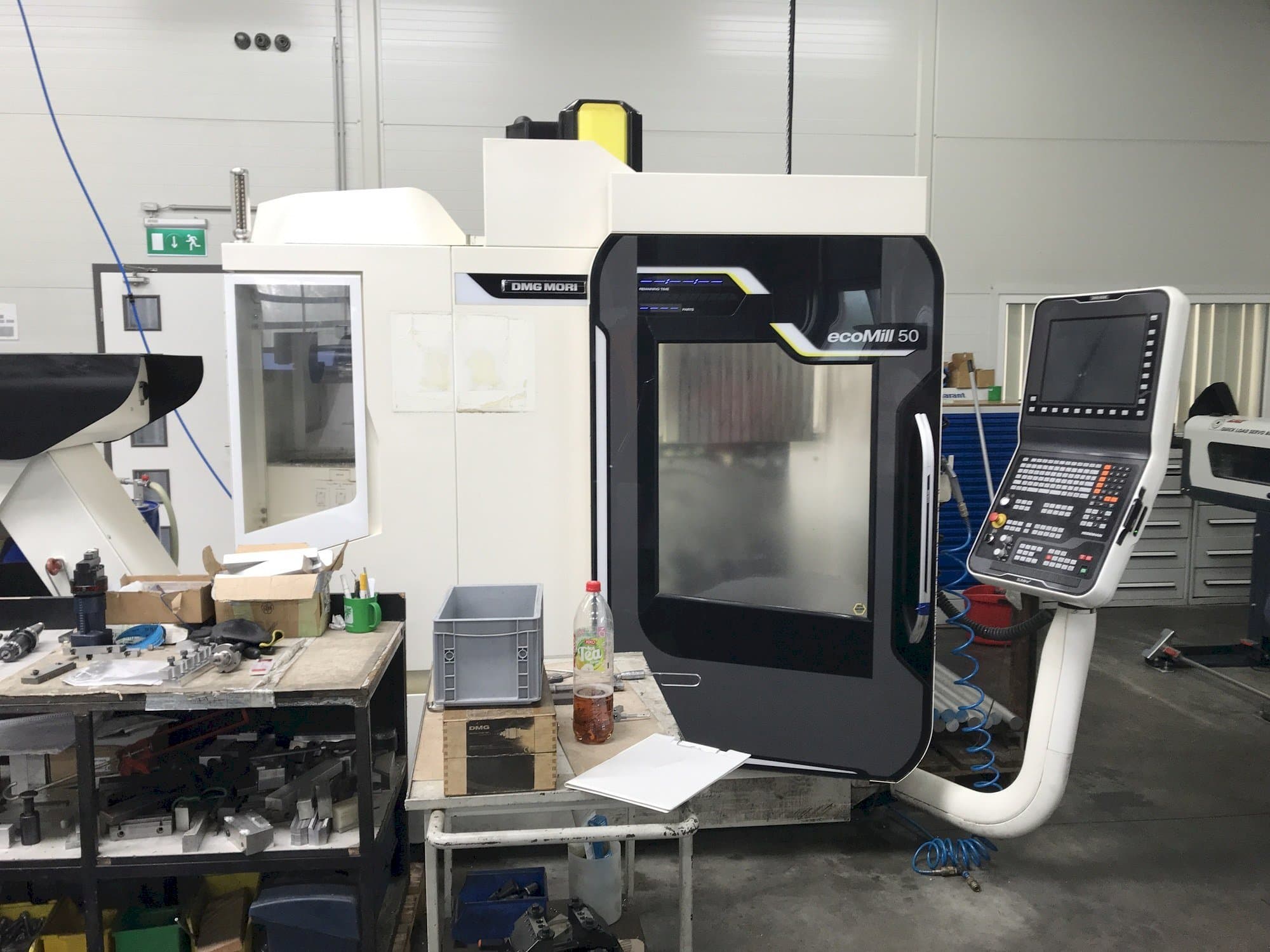 A DMG MORI Ecomill 50  gép elölnézete