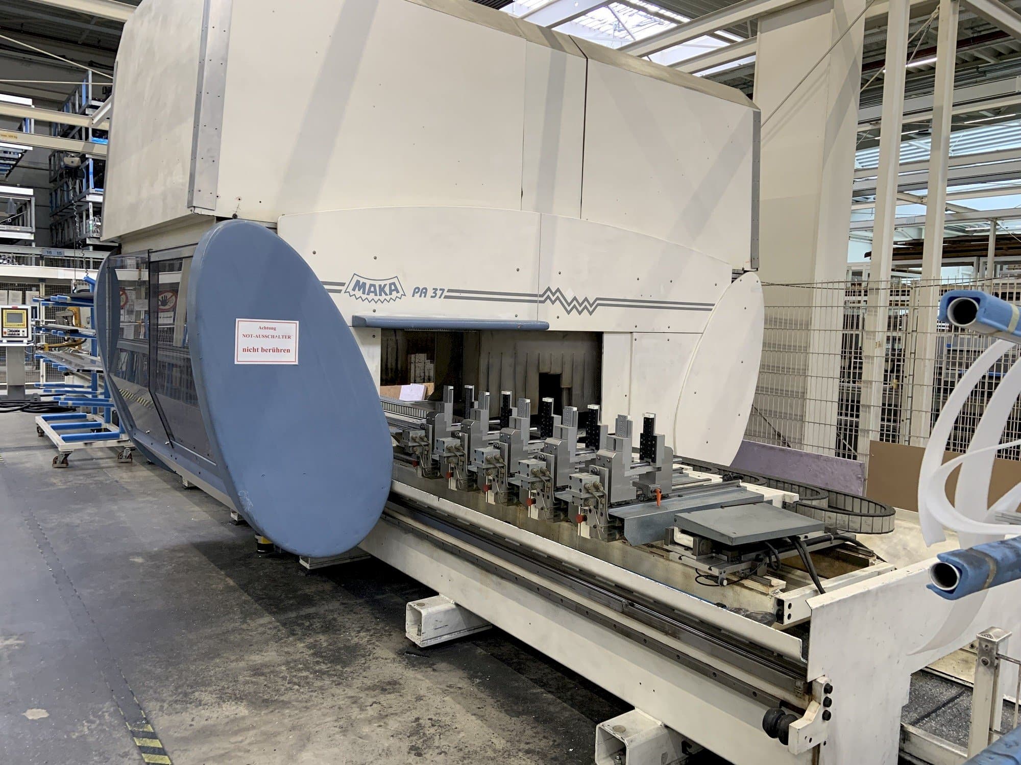 A MAKA PA37  gép elölnézete