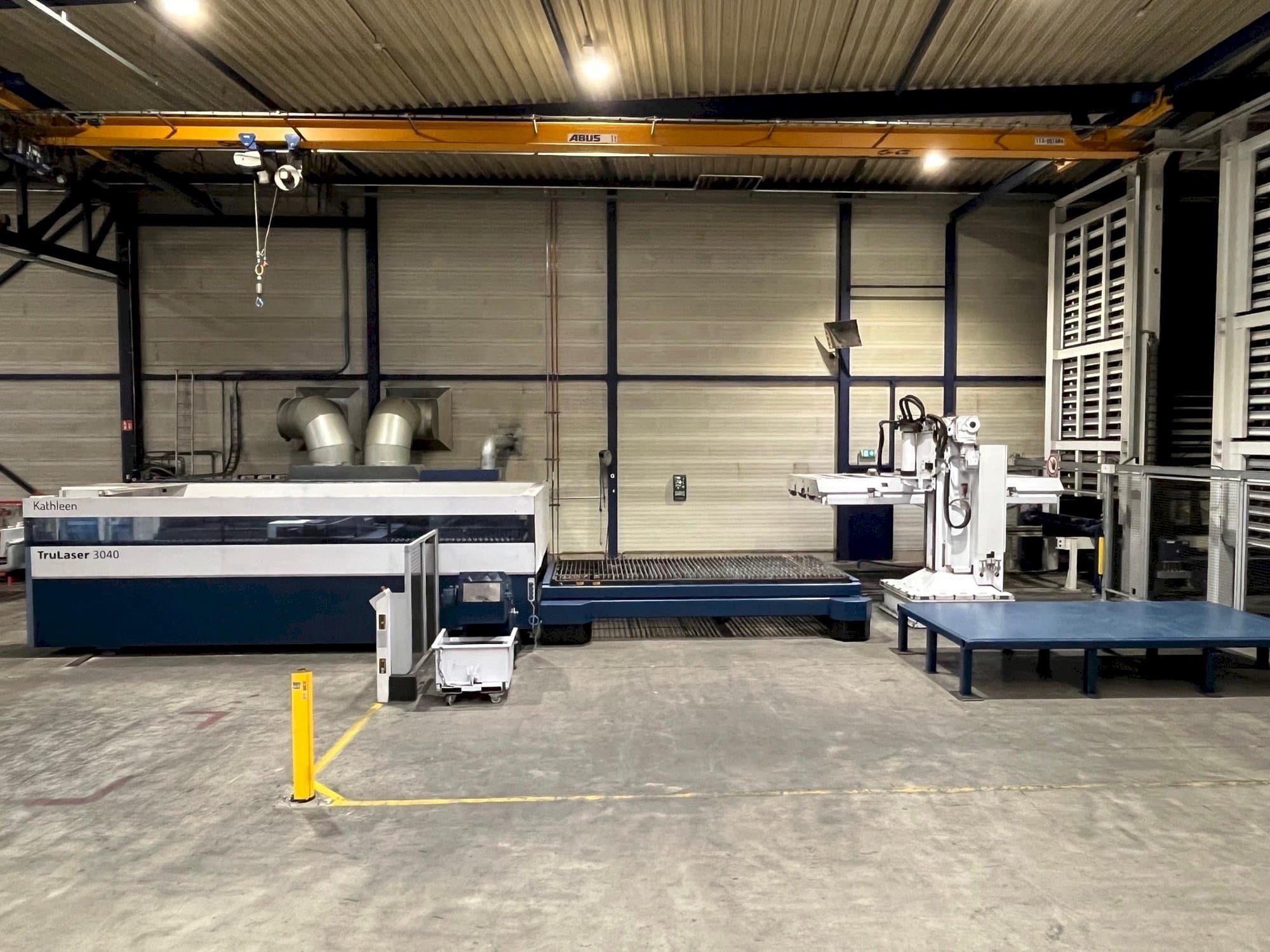 A Trumpf TruLaser 3040 6kW CO2 + Liftmaster  gép elölnézete