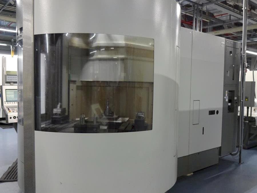 A DECKEL MAHO DMC 60 T RS3 gép elölnézete