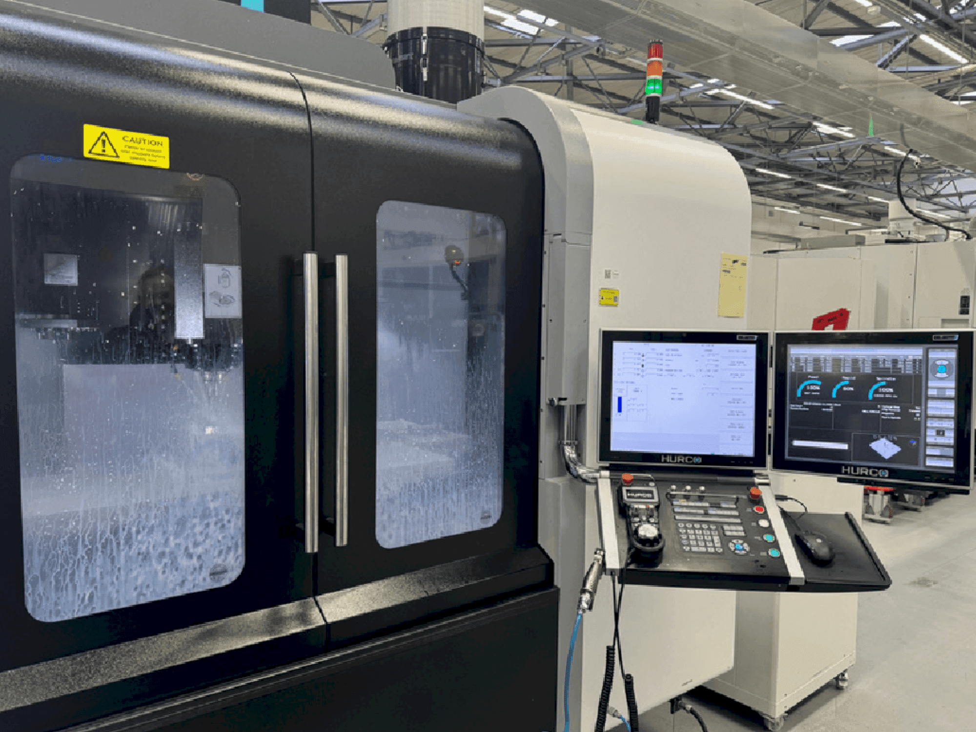 A Hurco VMX42HSRTi  gép elölnézete