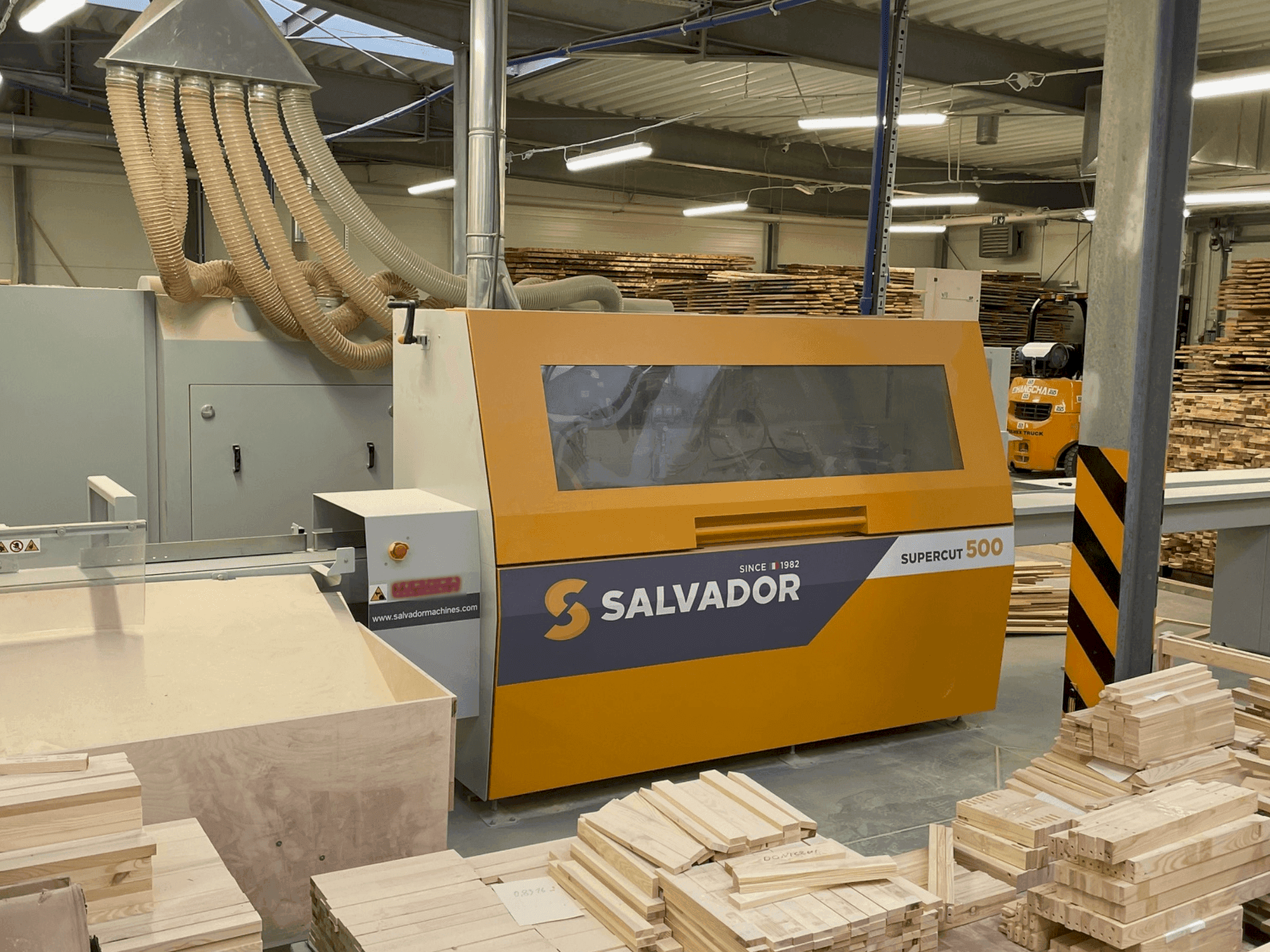 A Other SUPER CUT 500  gép elölnézete