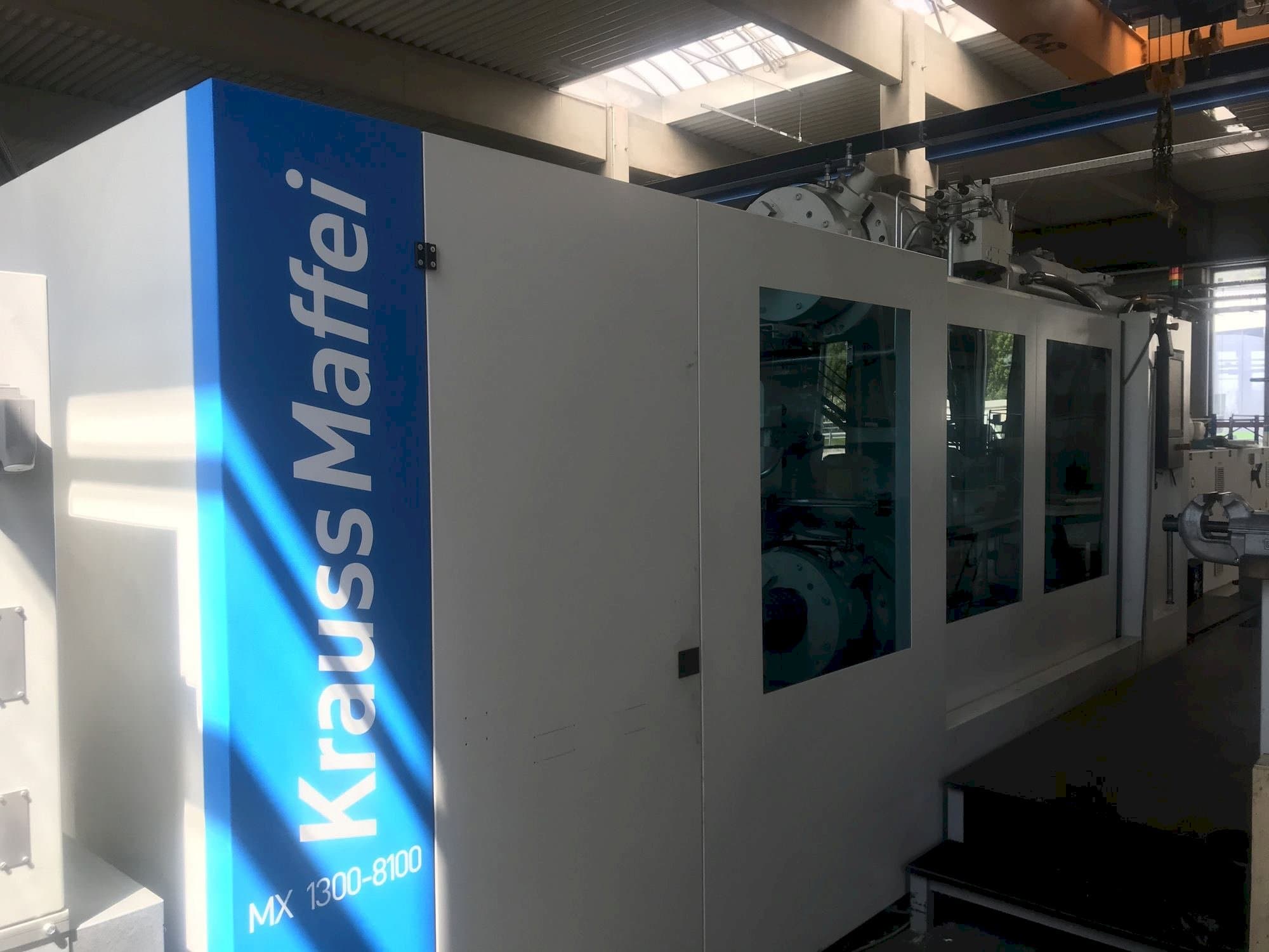 A Krauss Maffei 1300-8100 MX  gép elölnézete