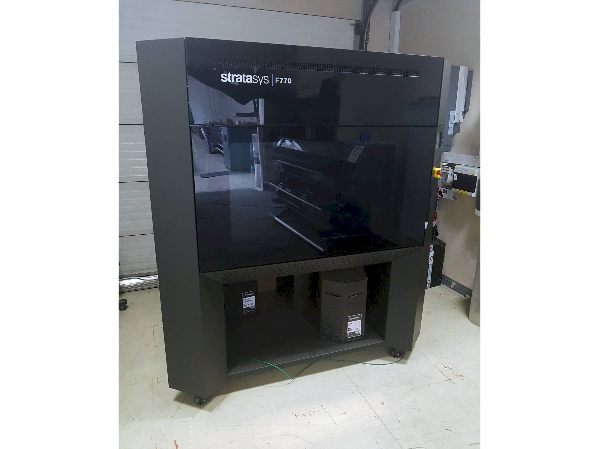 A Stratasys F770  gép elölnézete