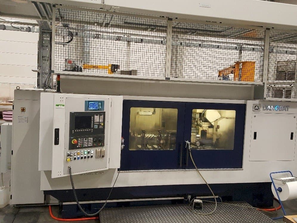 A DANOBAT WT-62-3B  gép elölnézete