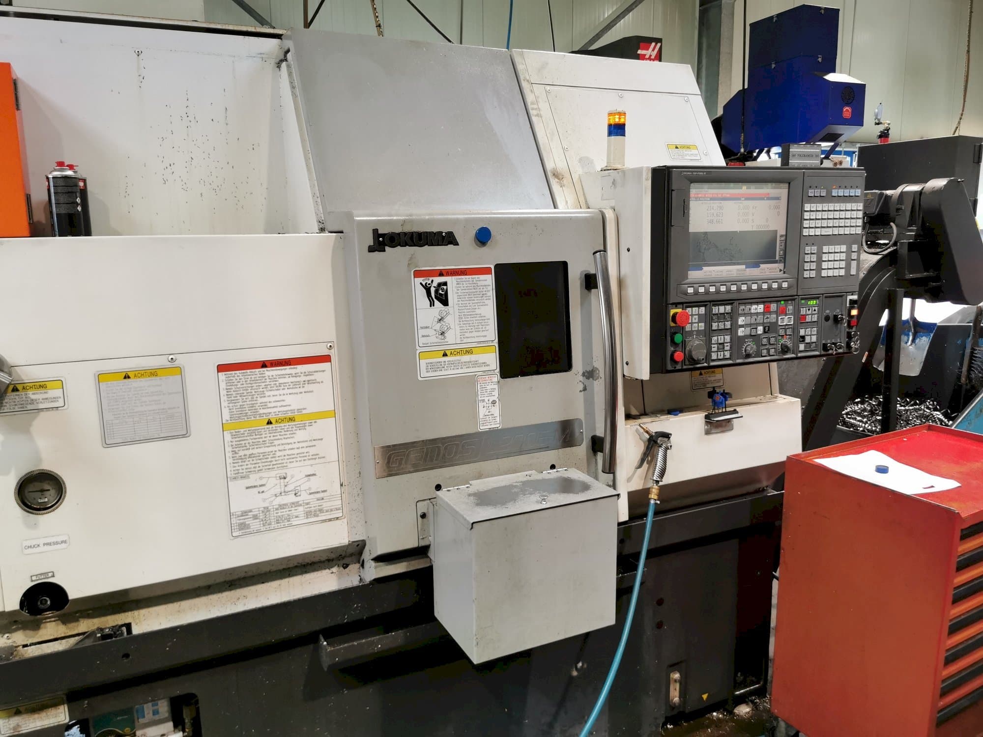 A Okuma GENOS L200E-MY  gép elölnézete